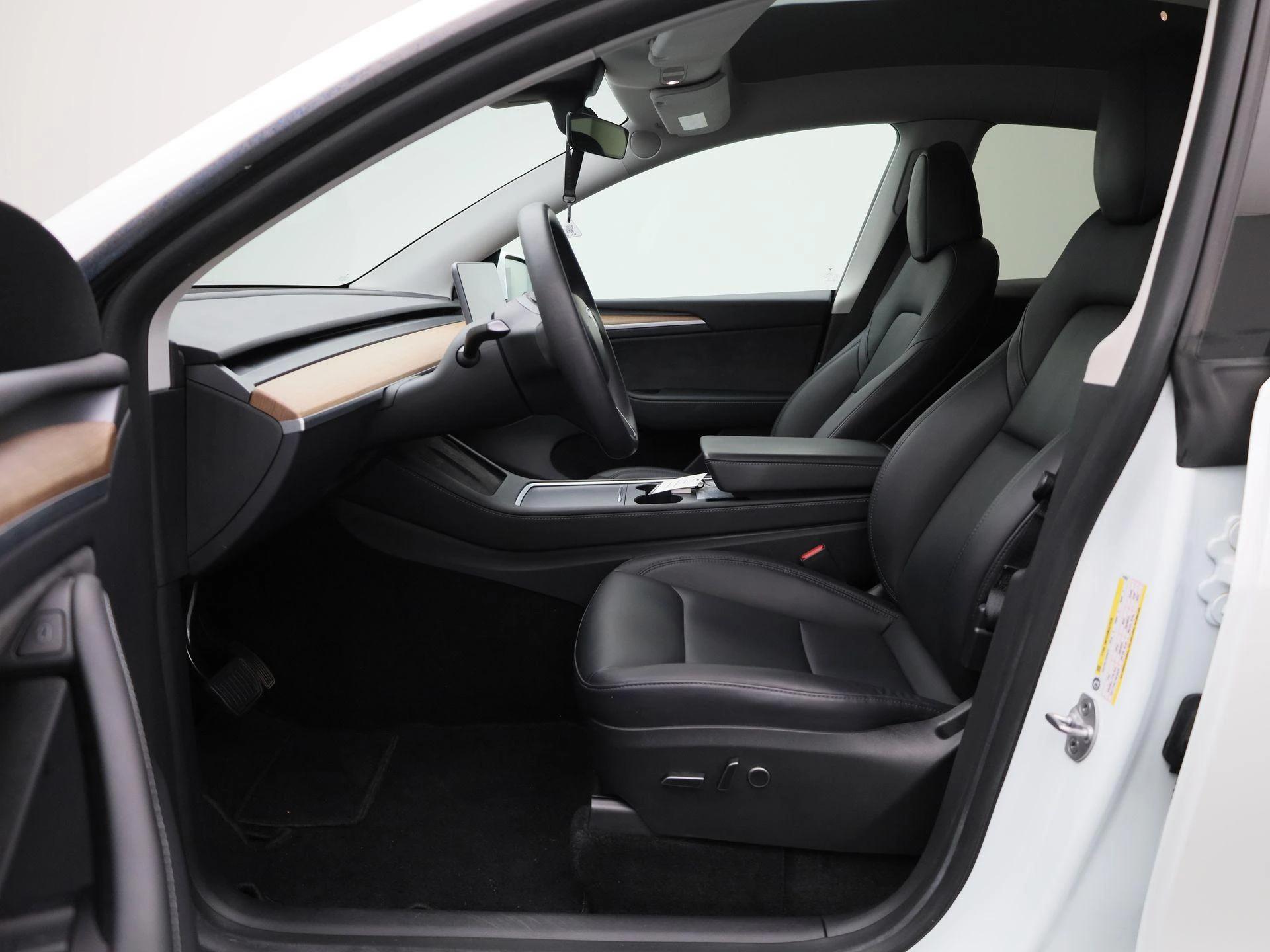 Tesla-Model Y-image-8