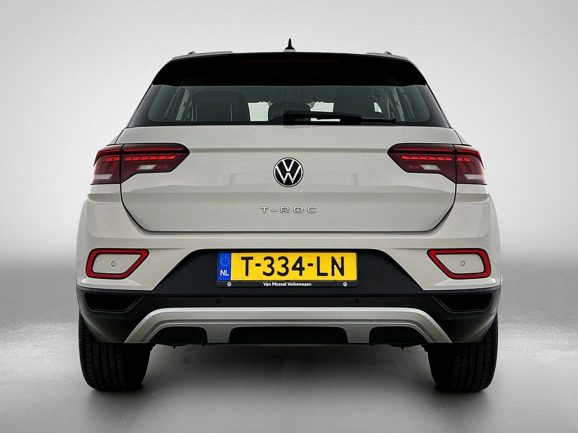 Volkswagen-T-Roc-image-2