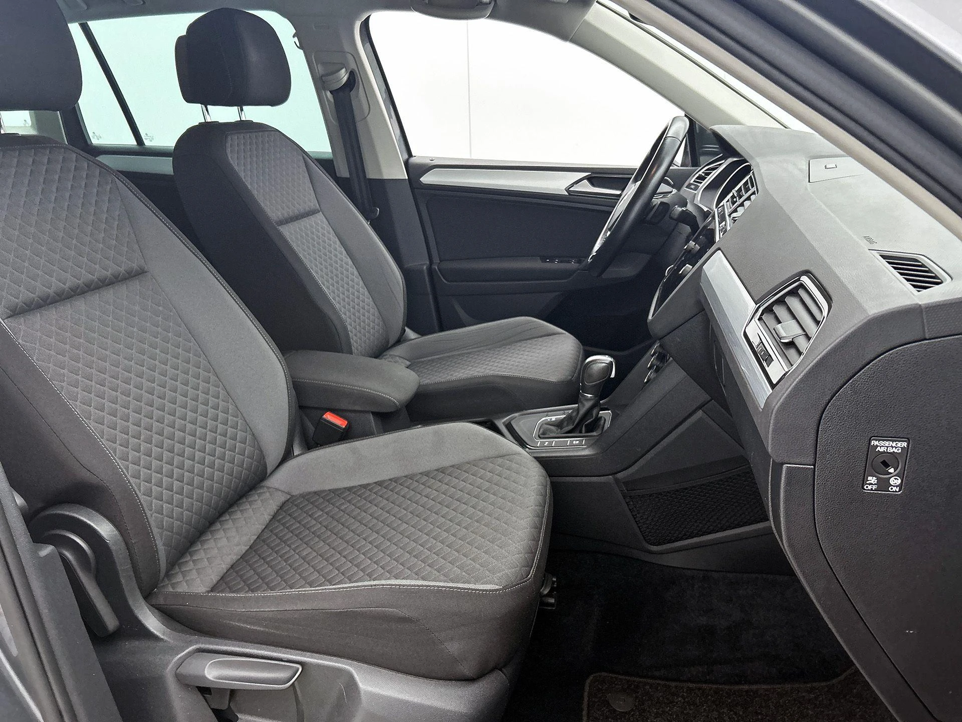 Volkswagen-Tiguan-image-37