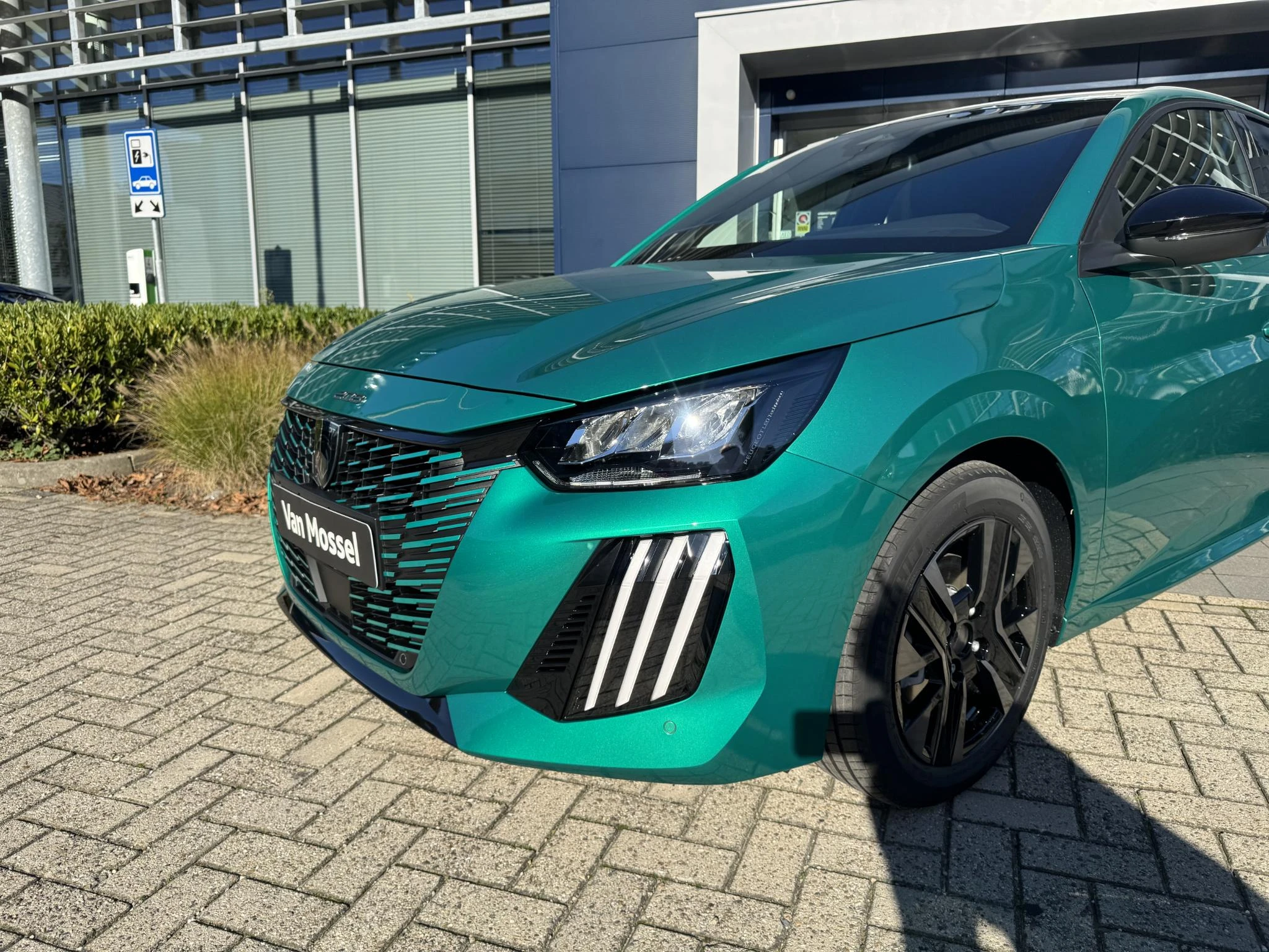 Peugeot-208-image-1