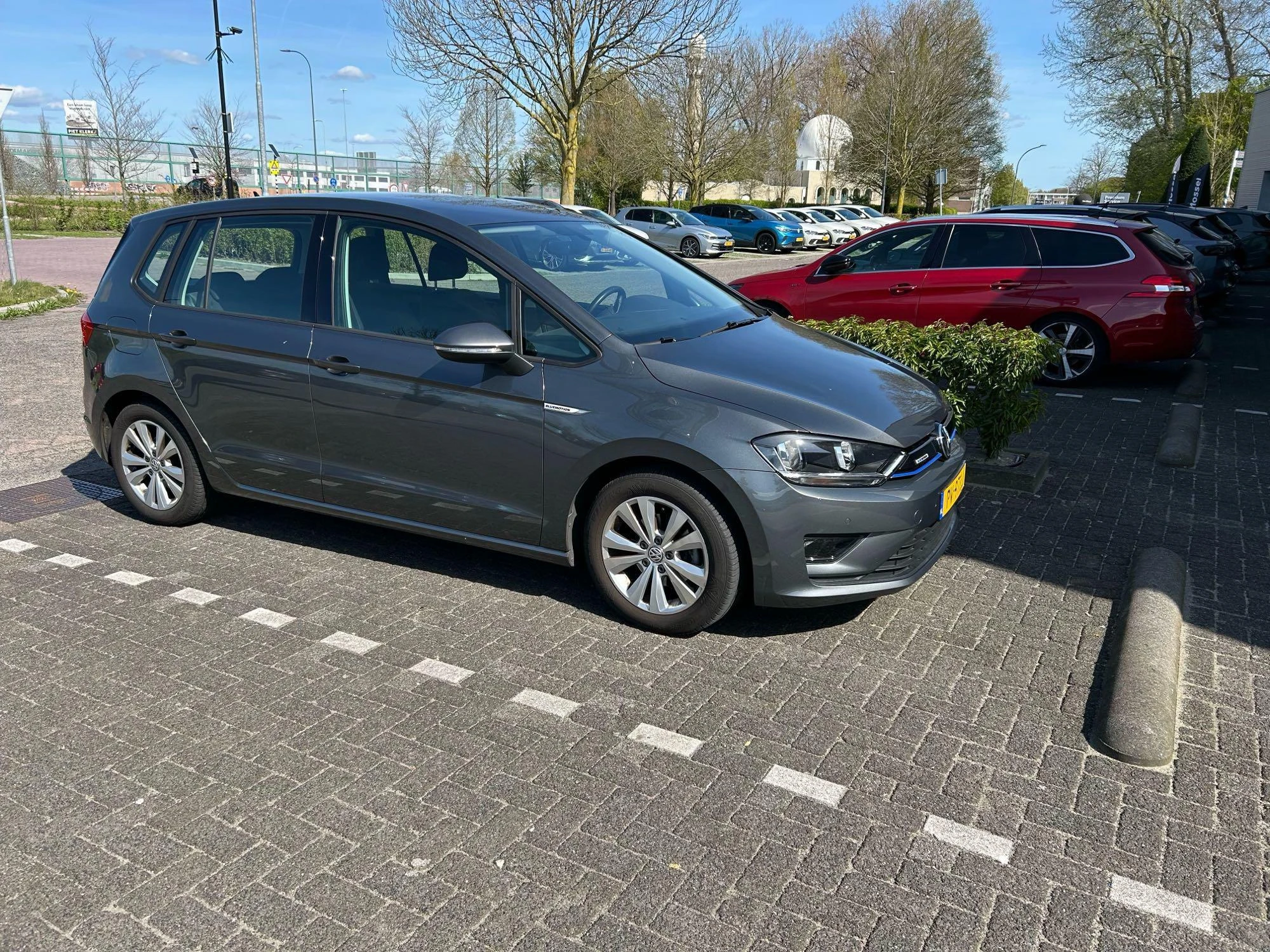 Volkswagen-Golf Sportsvan-image-7