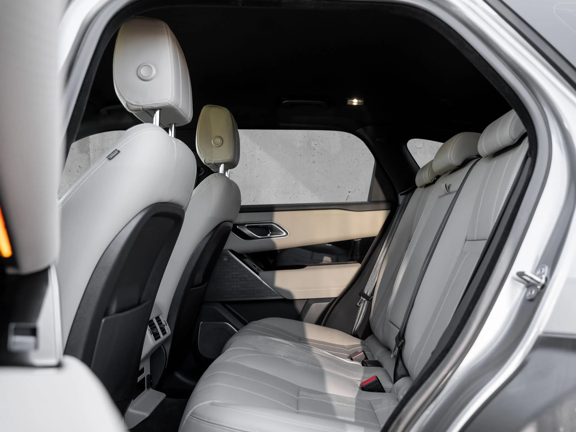 Land Rover-Range Rover Velar-image-9