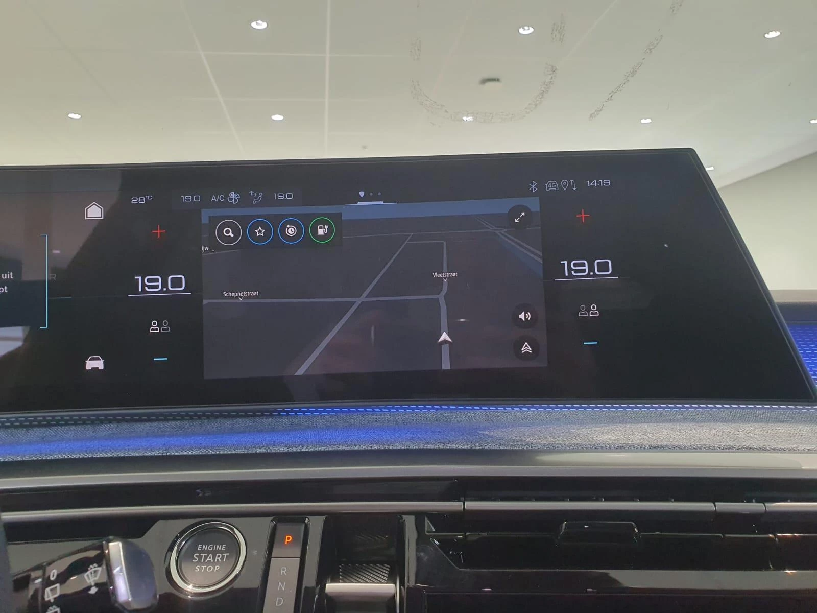 Peugeot-e-5008-image-19