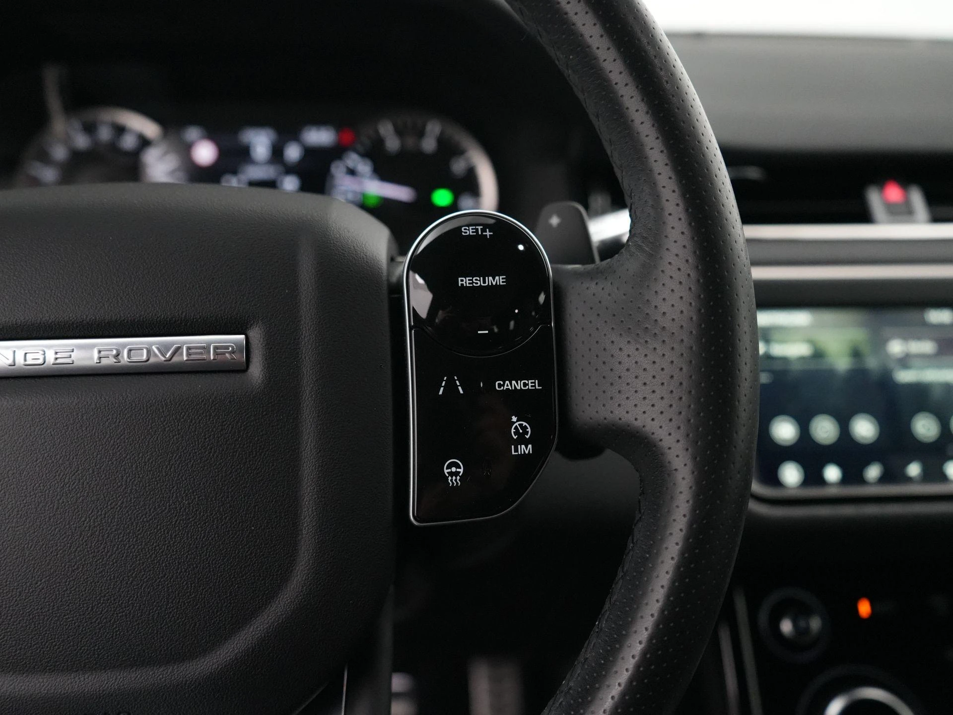 Land Rover-Range Rover Evoque-image-14