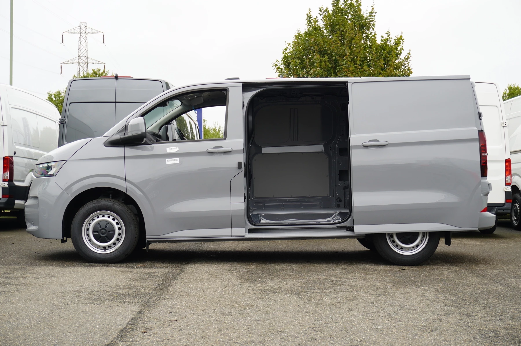 Volkswagen-Transporter-image-38