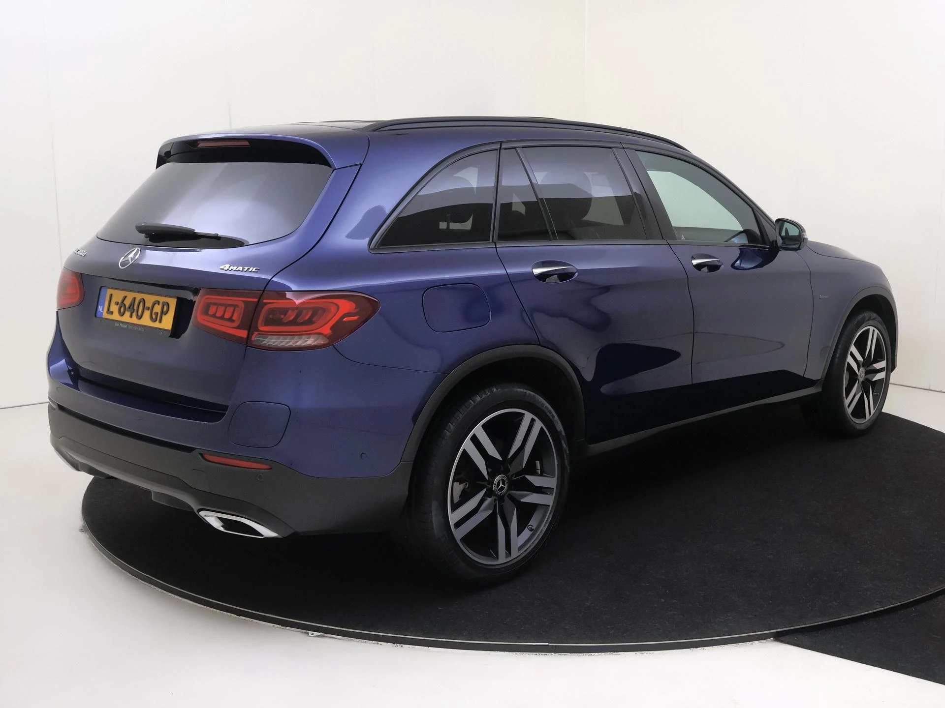 Mercedes-Benz-GLC-image-3