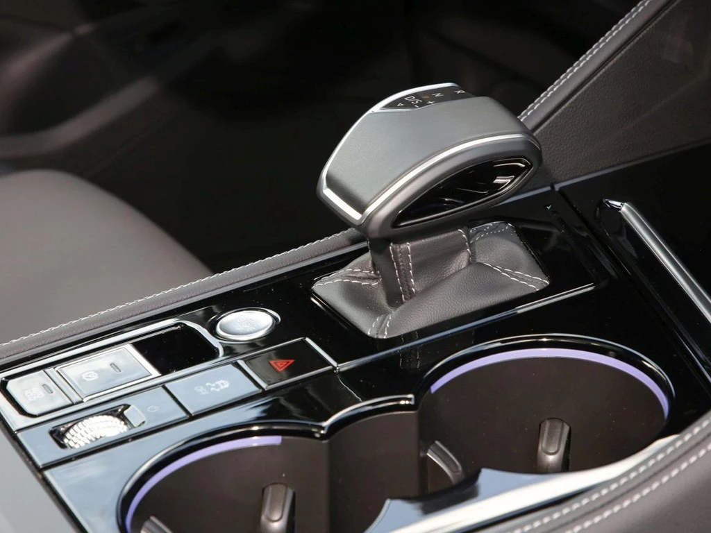 Volkswagen-Touareg-image-9