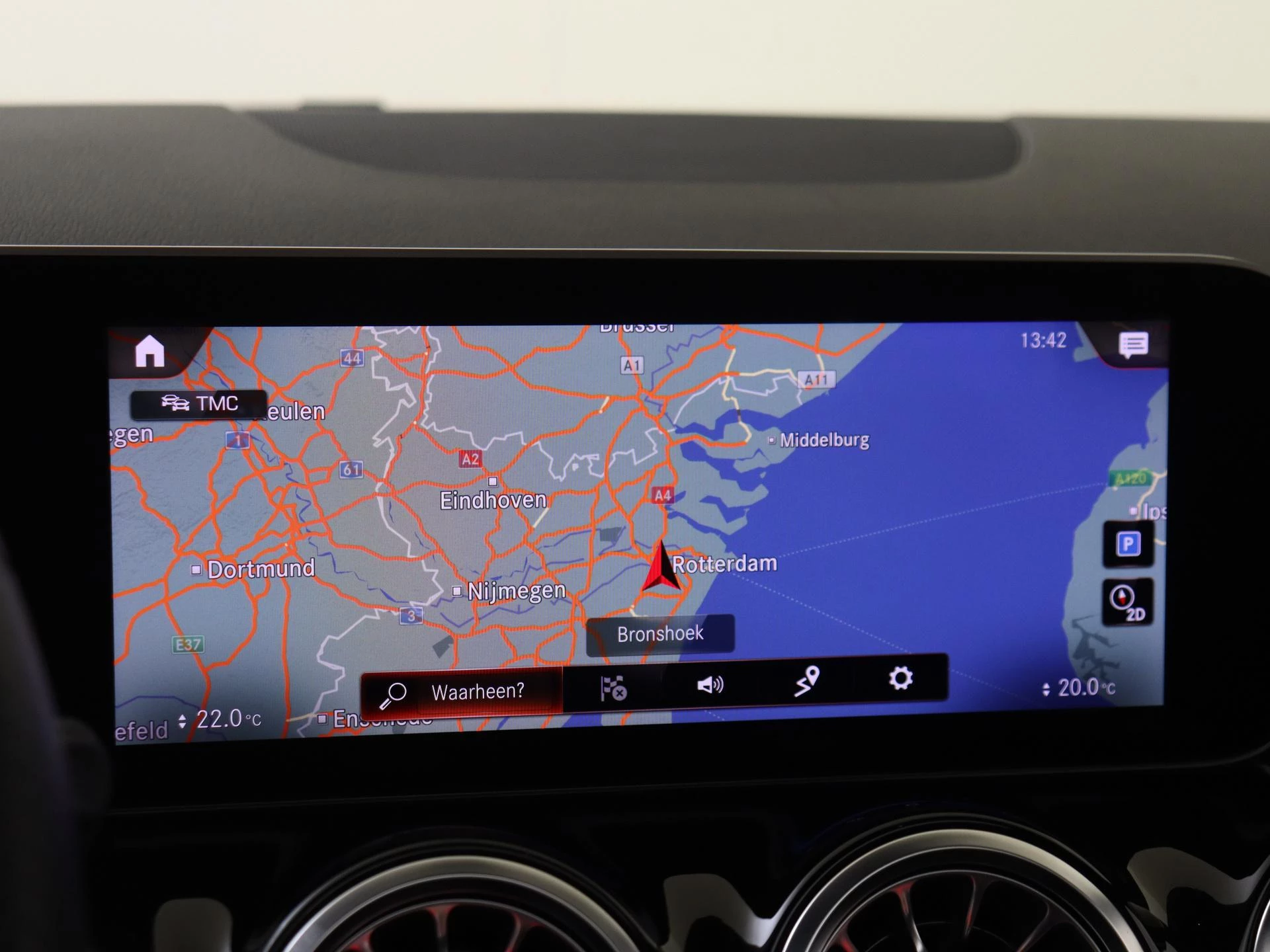 Mercedes-Benz-GLA-image-16