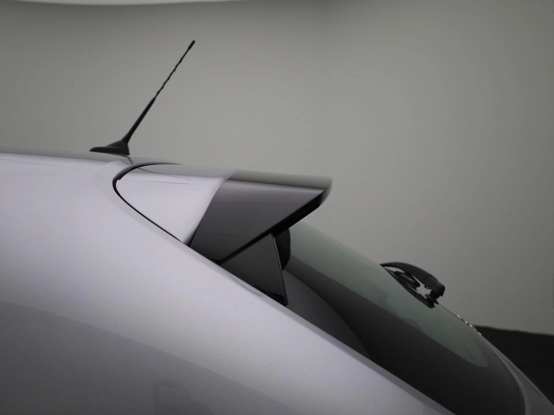 Peugeot-e-208-image-37