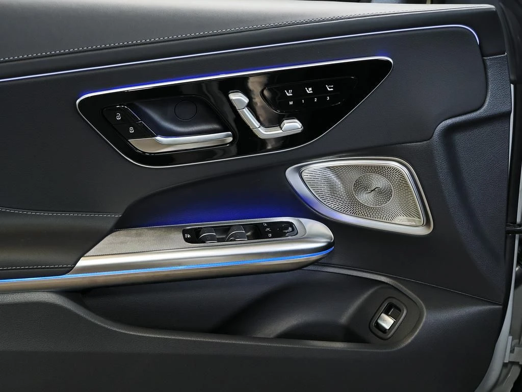 Mercedes-Benz-CLE 300-image-8