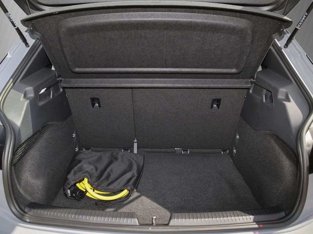 CUPRA Born 150kW Navi/RFK/SHZ