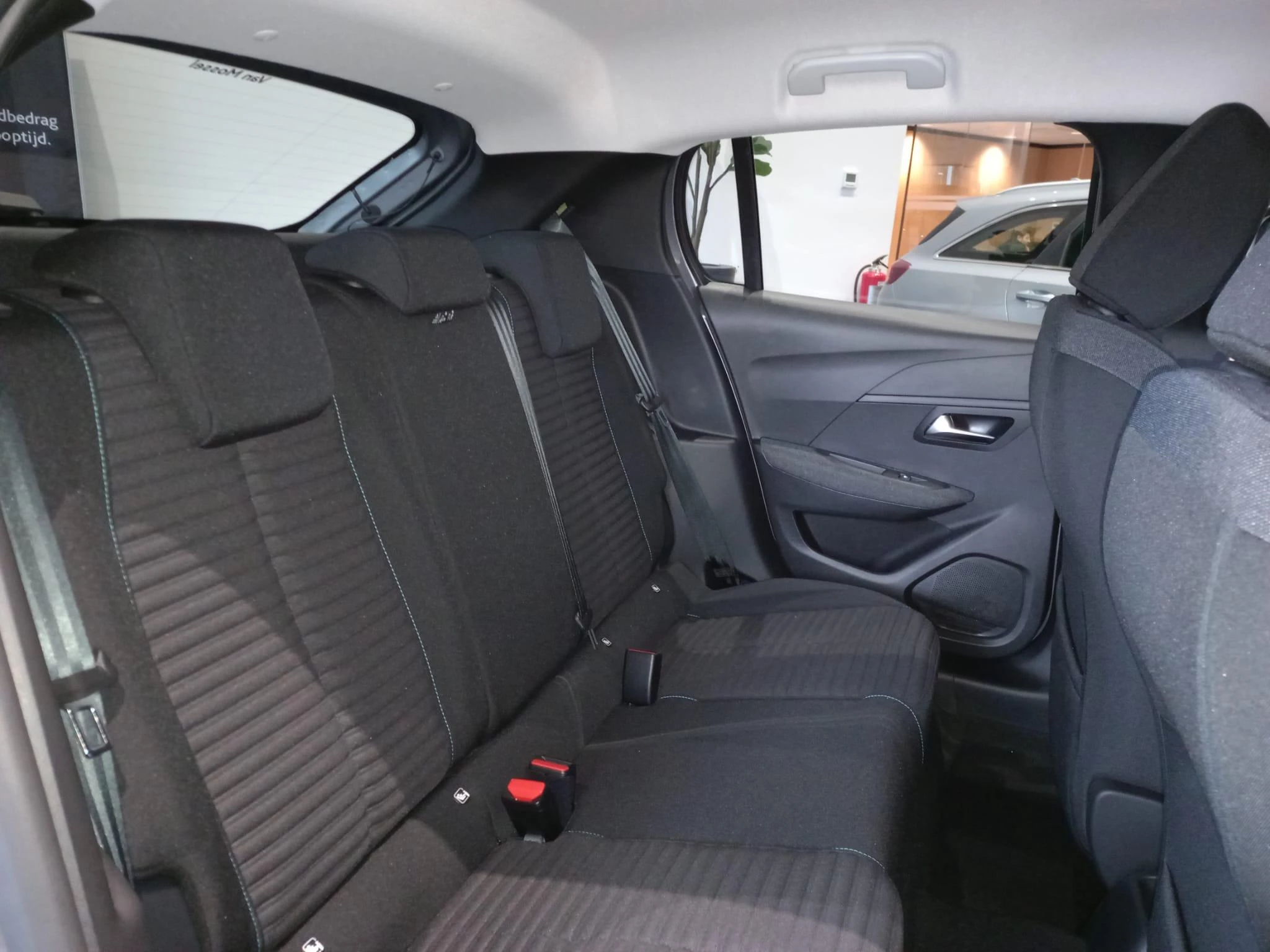 Peugeot-208-image-12