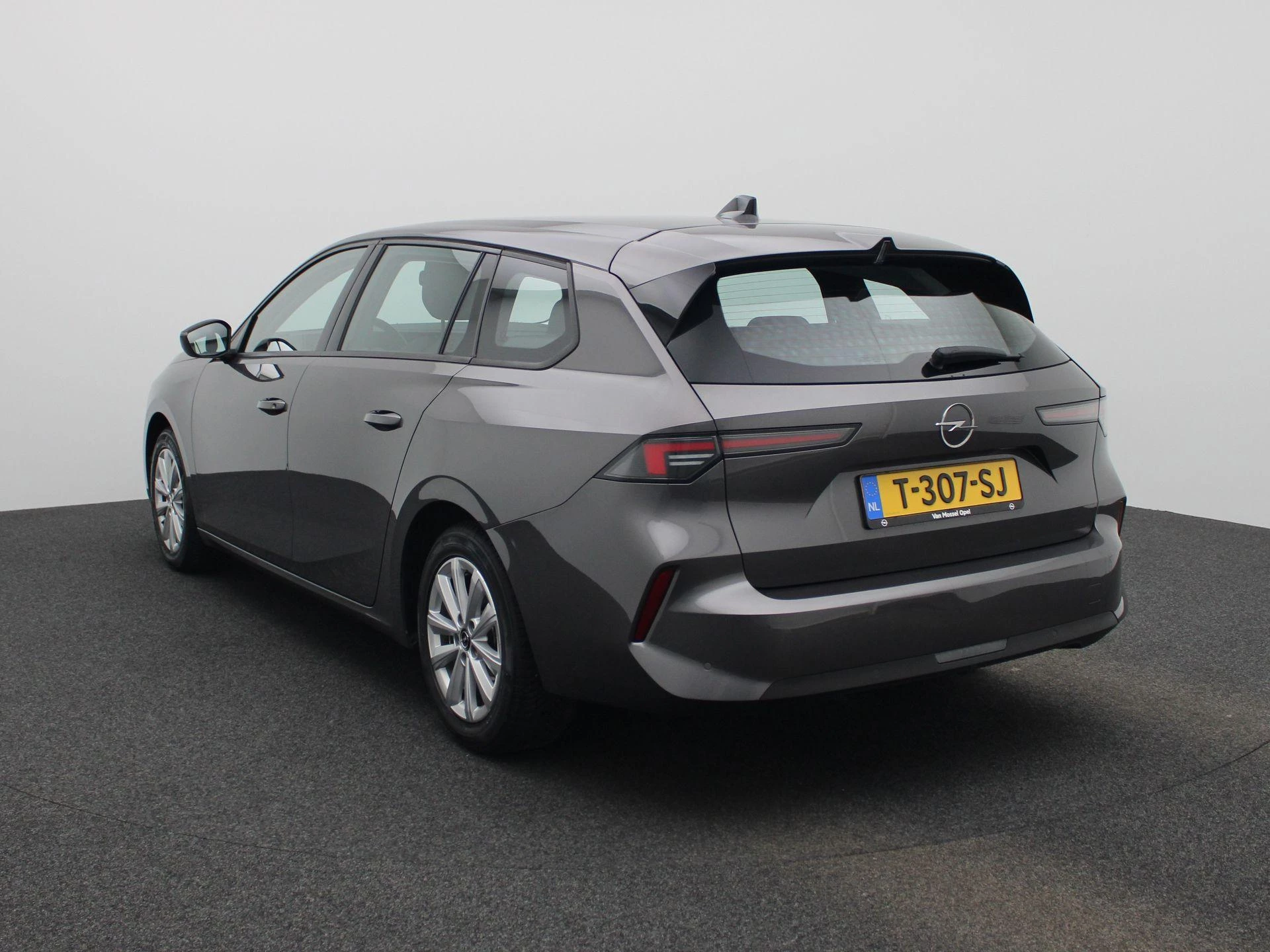 Opel-Astra-image-1