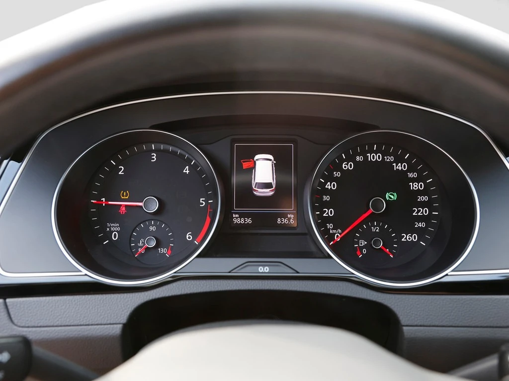 Volkswagen-Passat-image-13