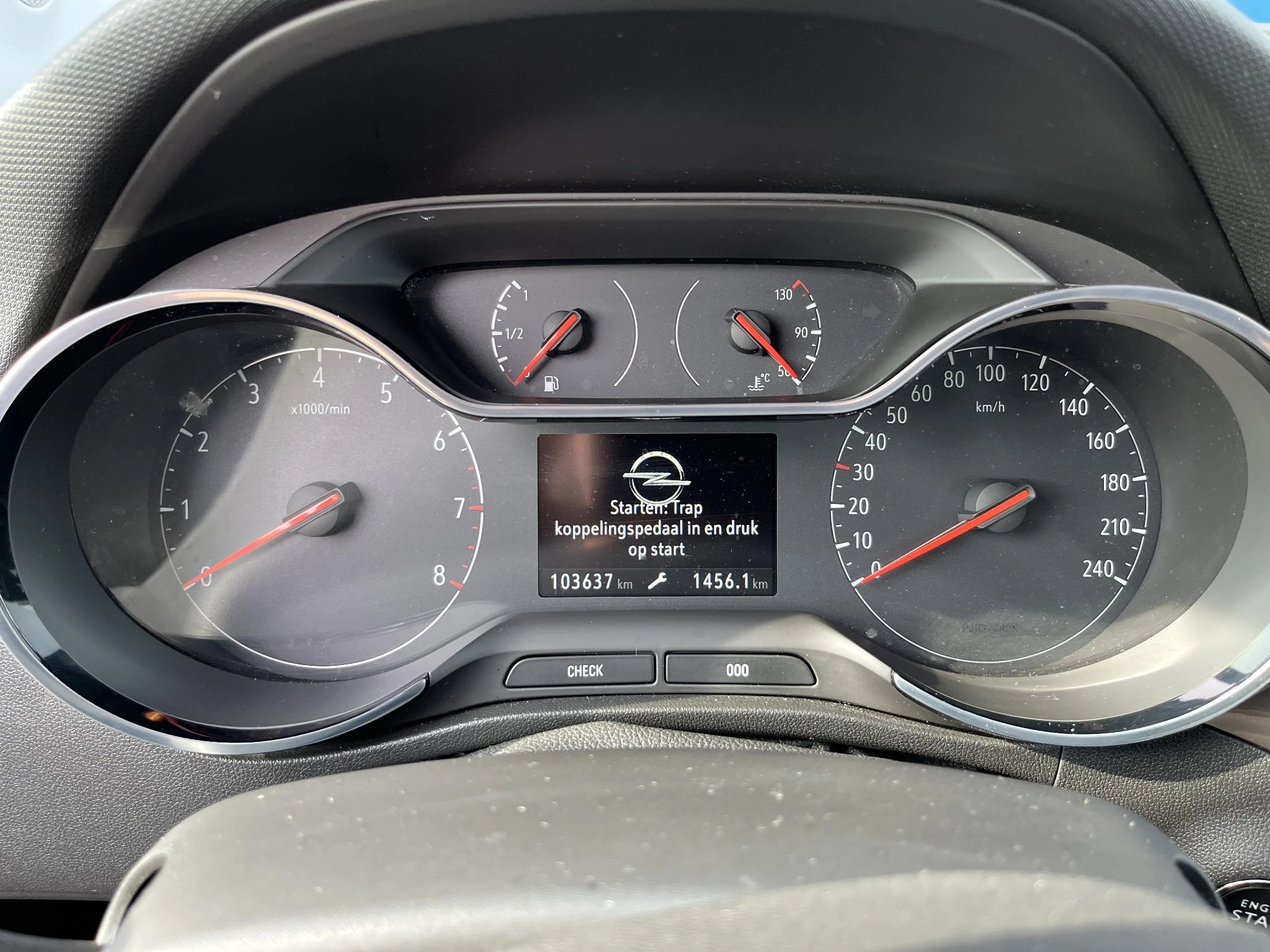 Opel-Crossland X-image-22