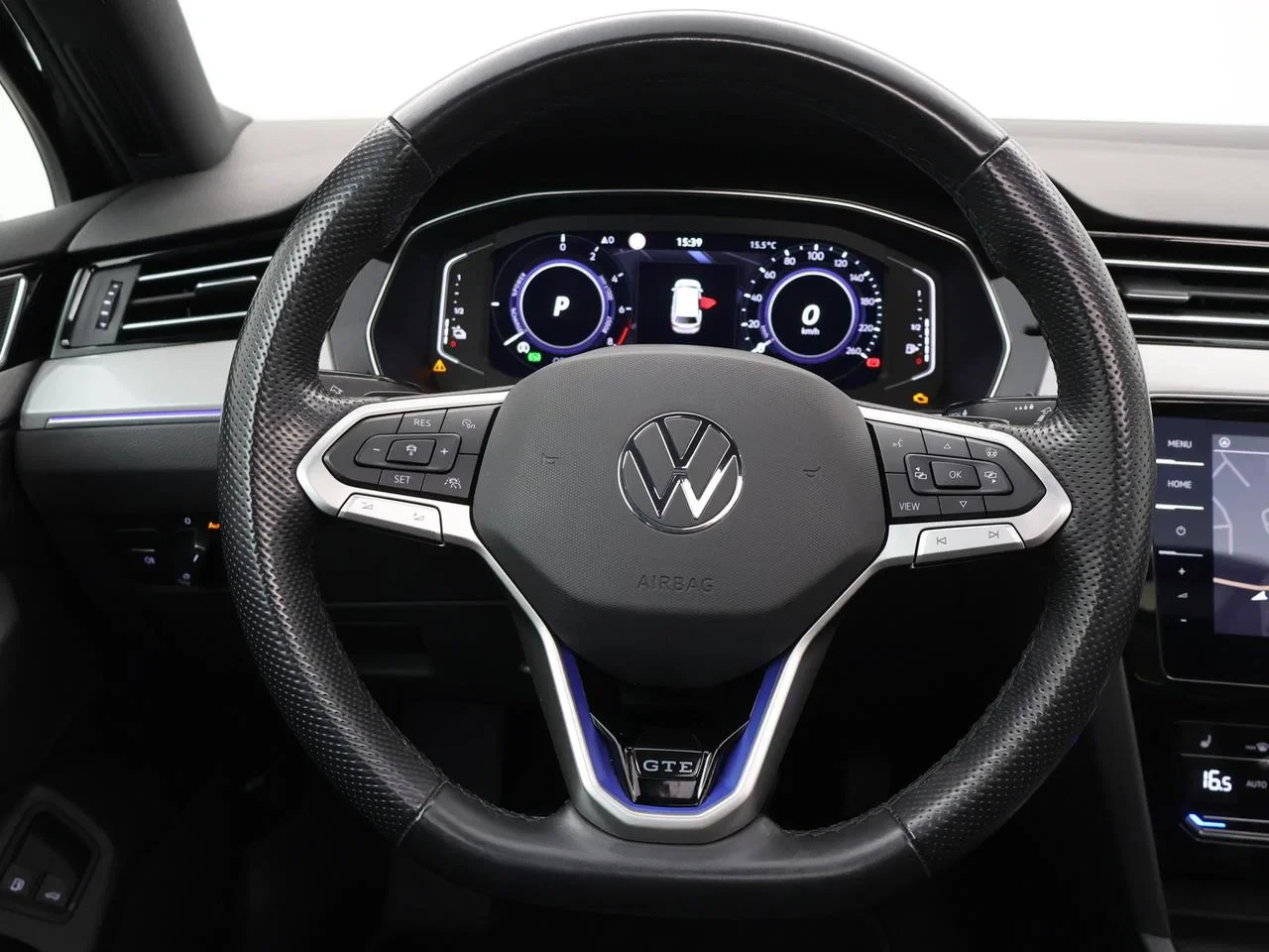 Volkswagen-Passat-image-12