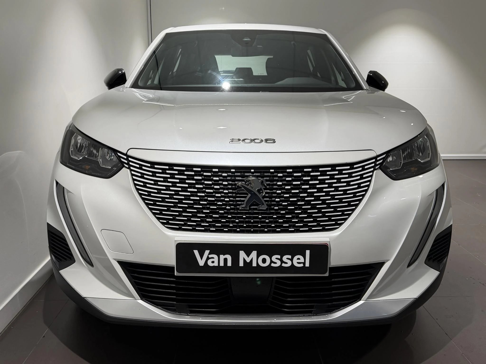 Peugeot-e-2008-image-2