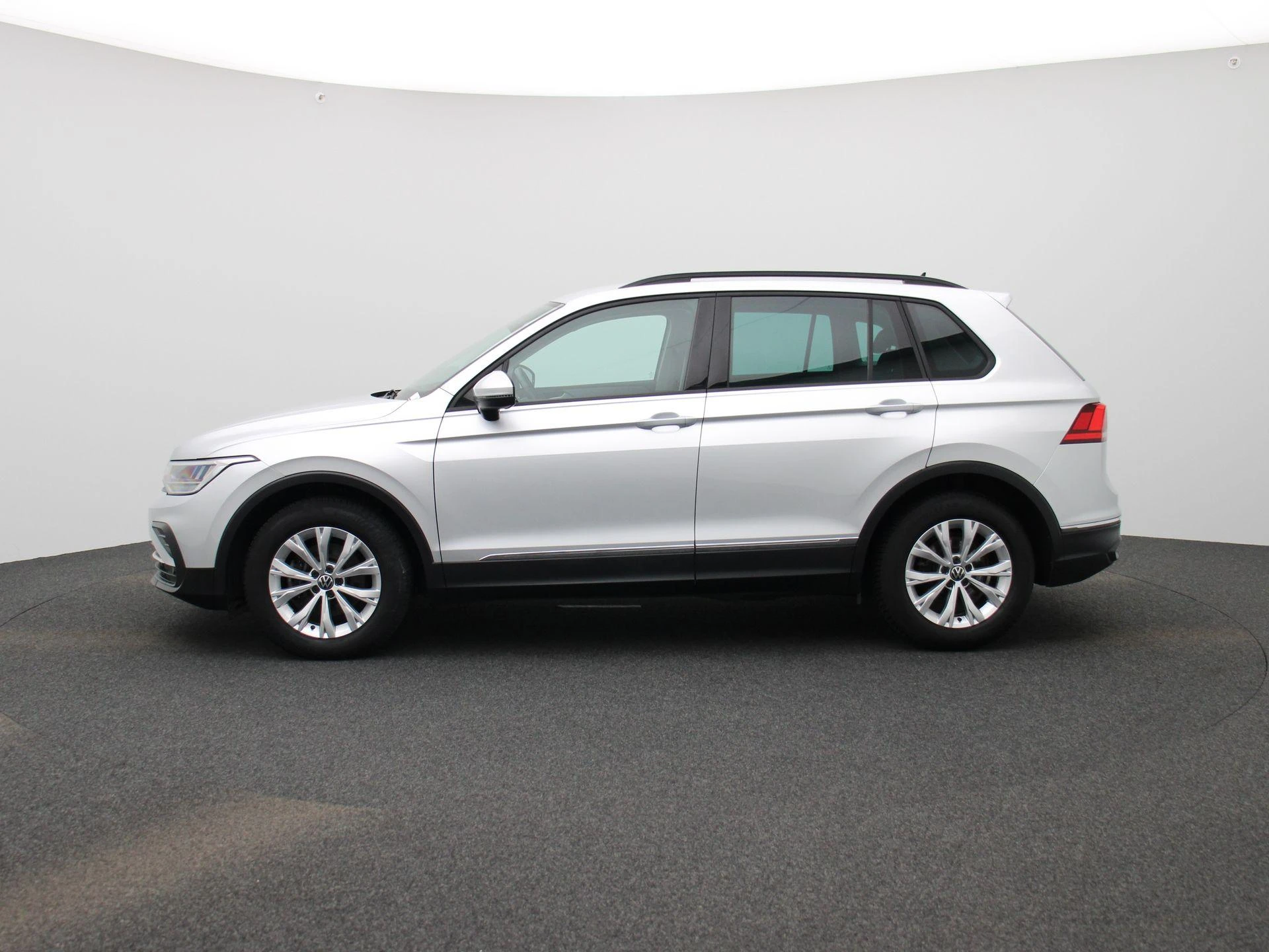 Volkswagen-Tiguan-image-4