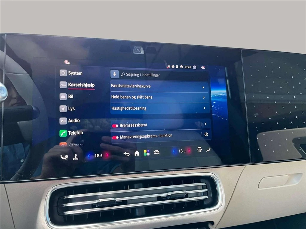 Mercedes-Benz-CLA-image-17