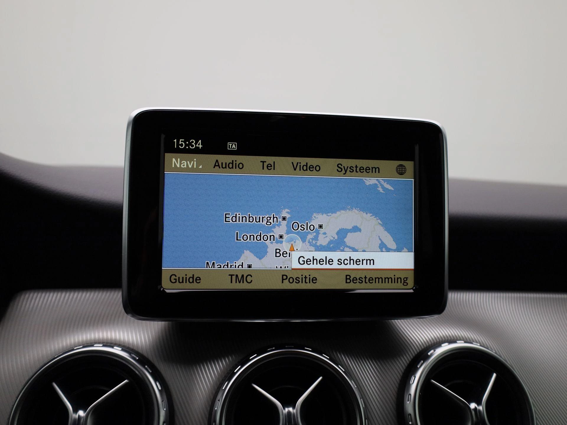 Mercedes-Benz-GLA-image-14