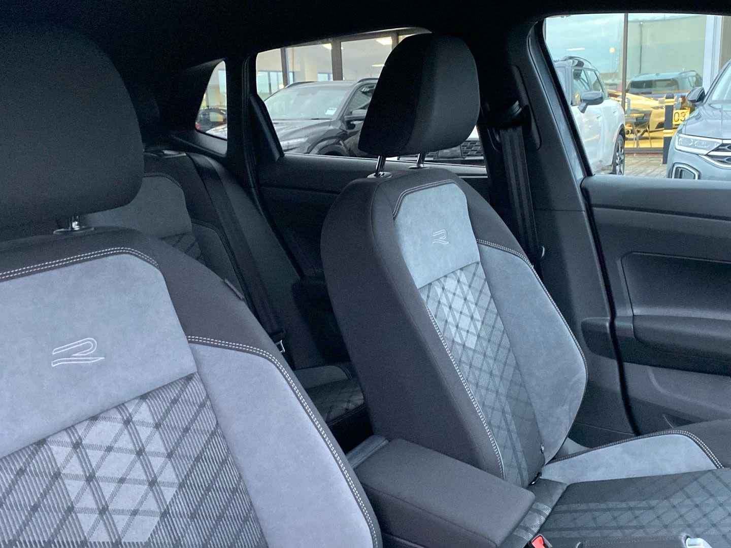 Volkswagen-Polo-image-15