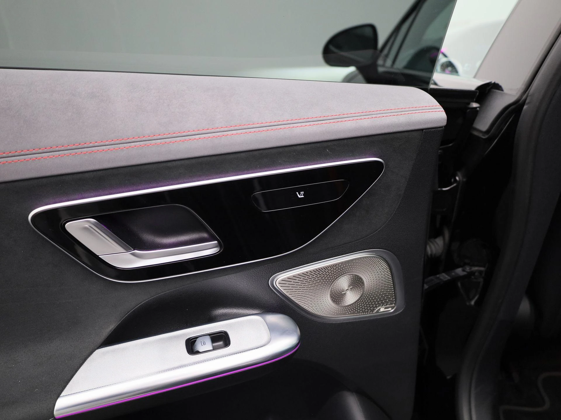 Mercedes-Benz-EQE-image-49
