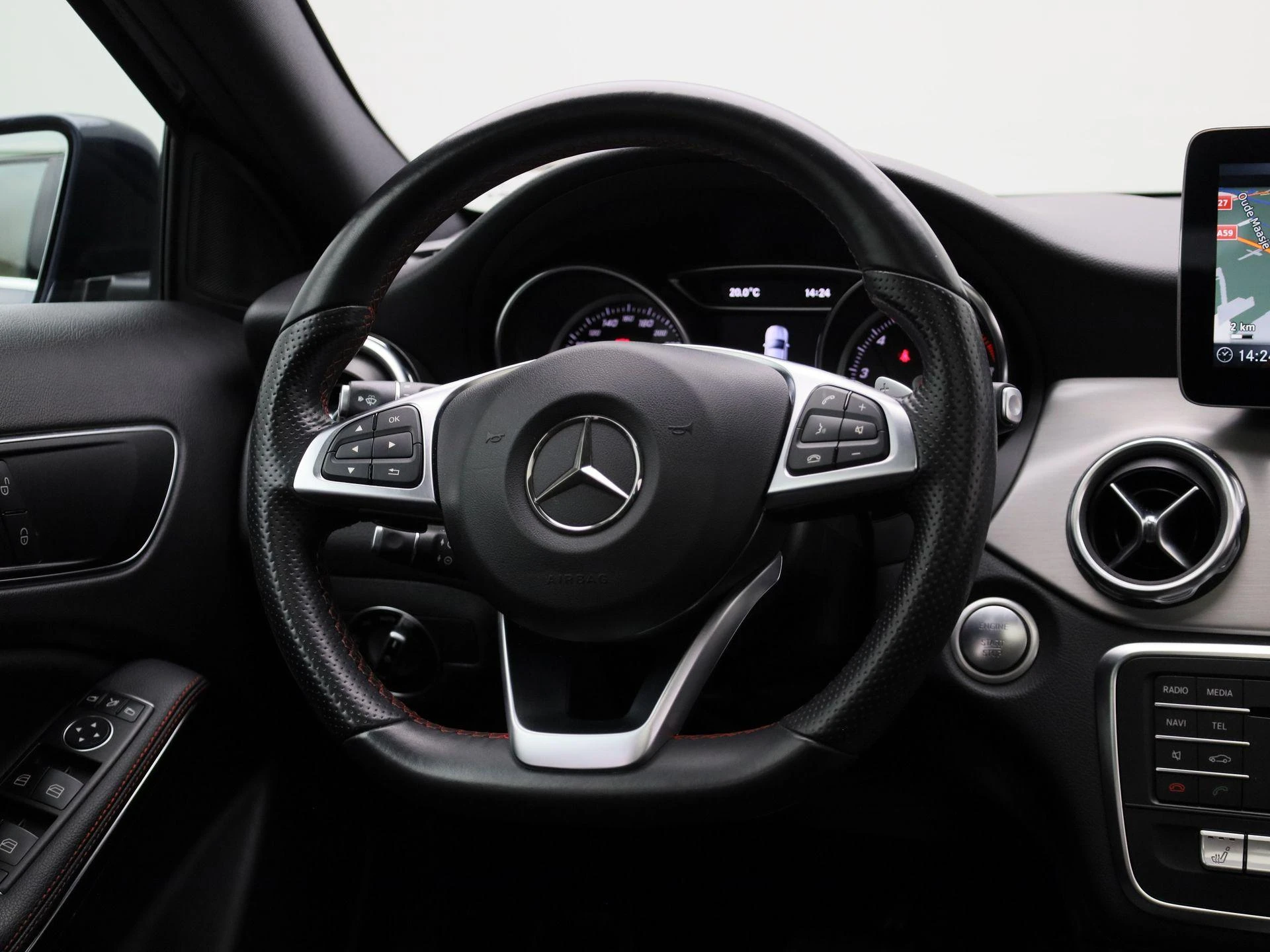Mercedes-Benz-GLA-image-9