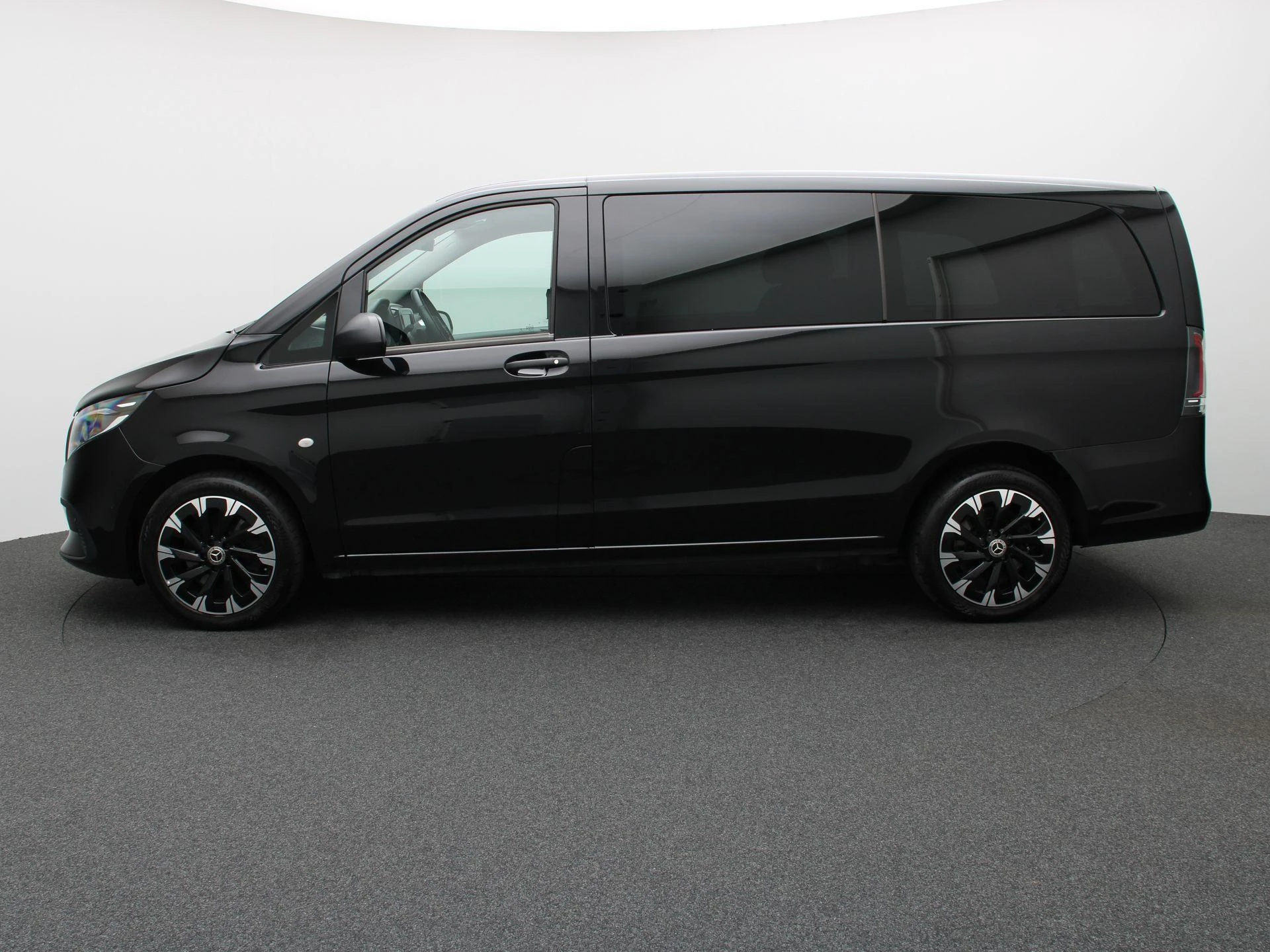 Mercedes-Benz-Vito-image-3
