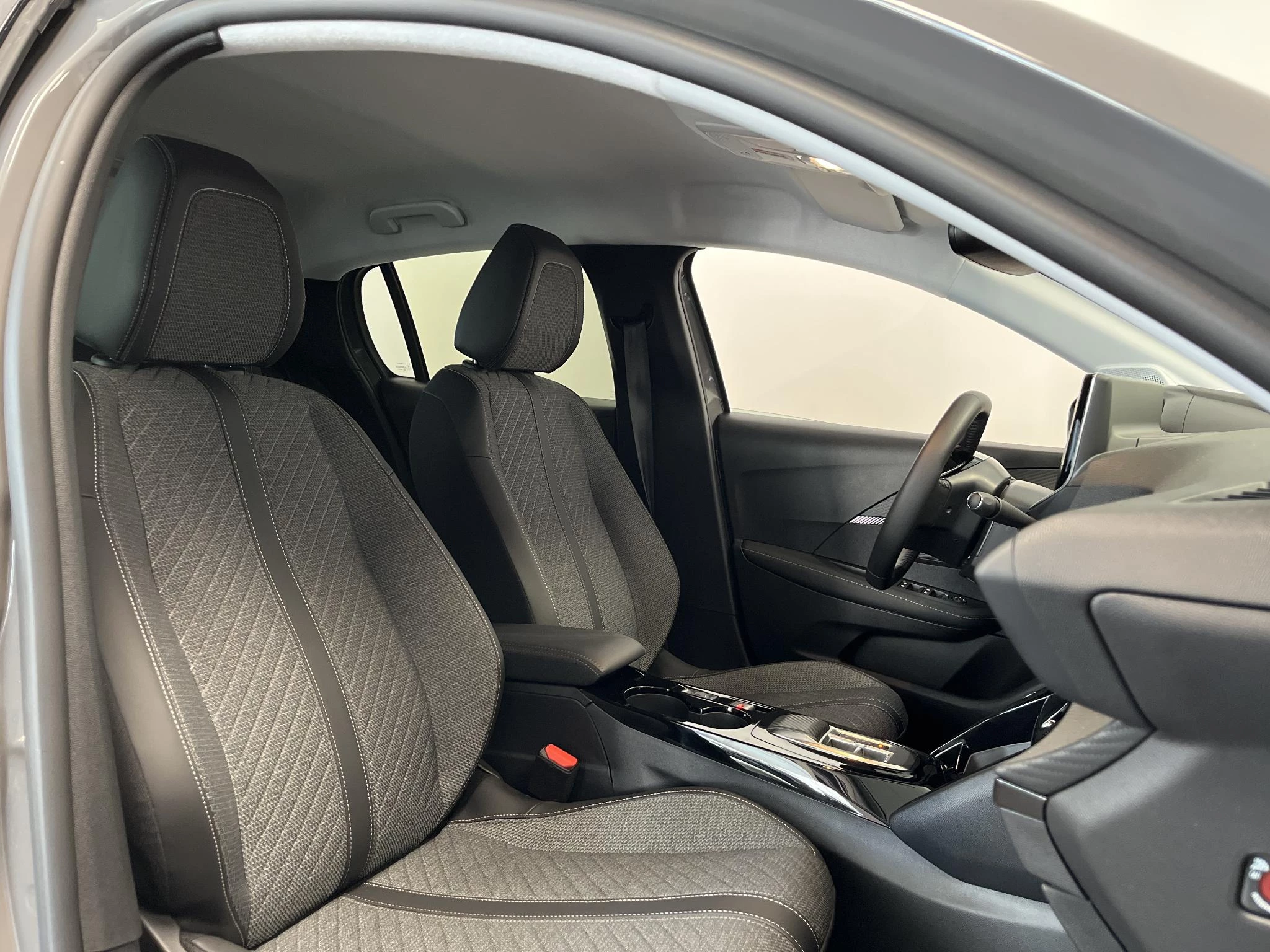 Peugeot-e-208-image-7