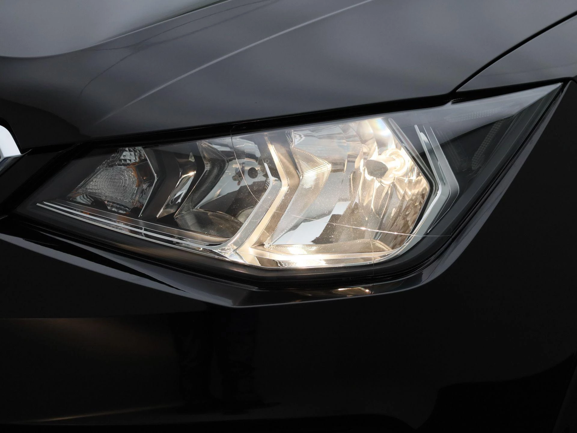 SEAT-Arona-image-12