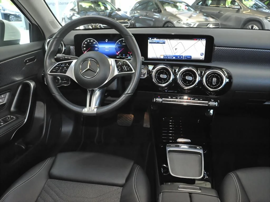 Mercedes-Benz-A-Klasse 200 d-image-9