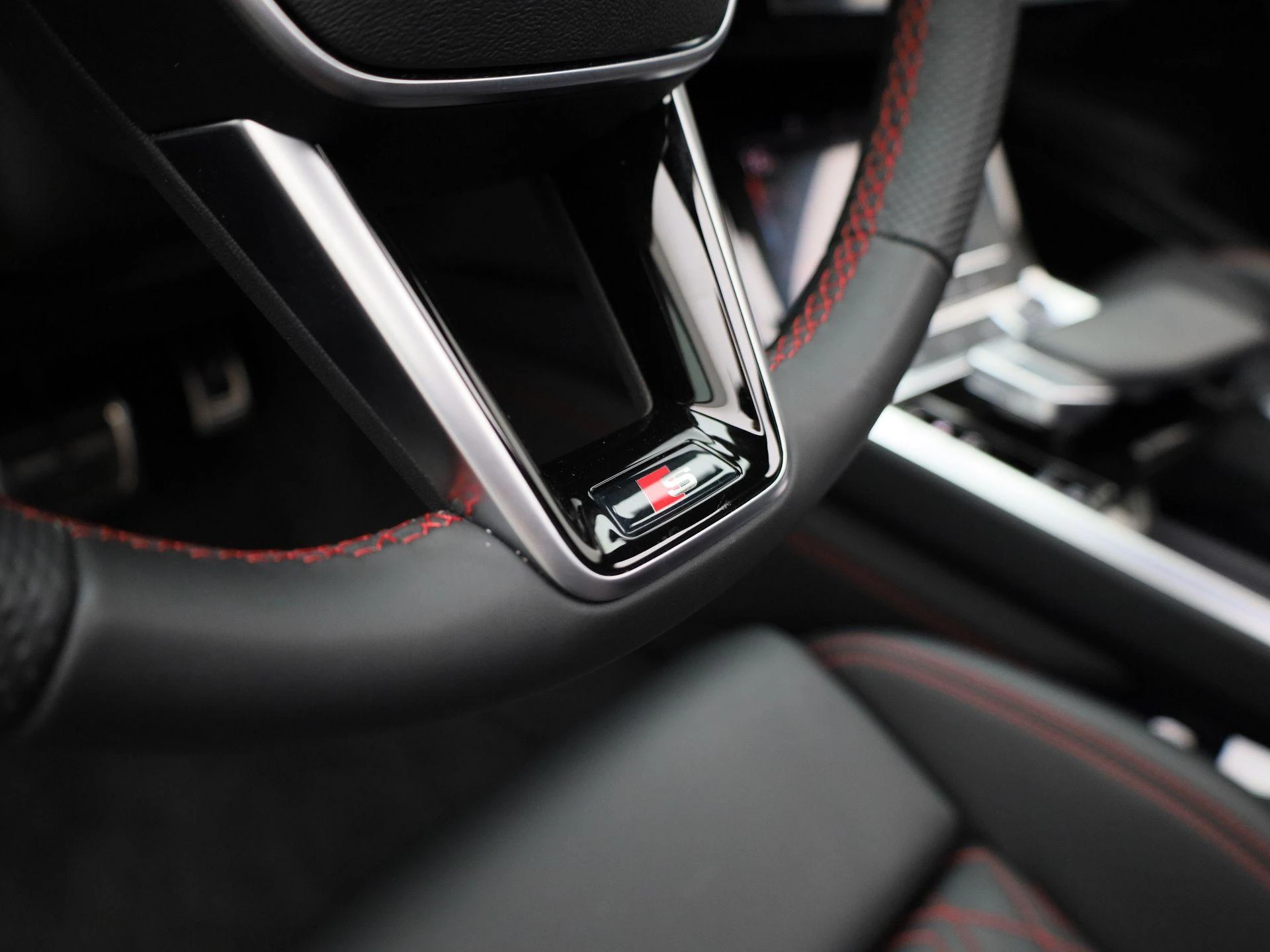 Audi-Q8 Sportback e-tron-image-35