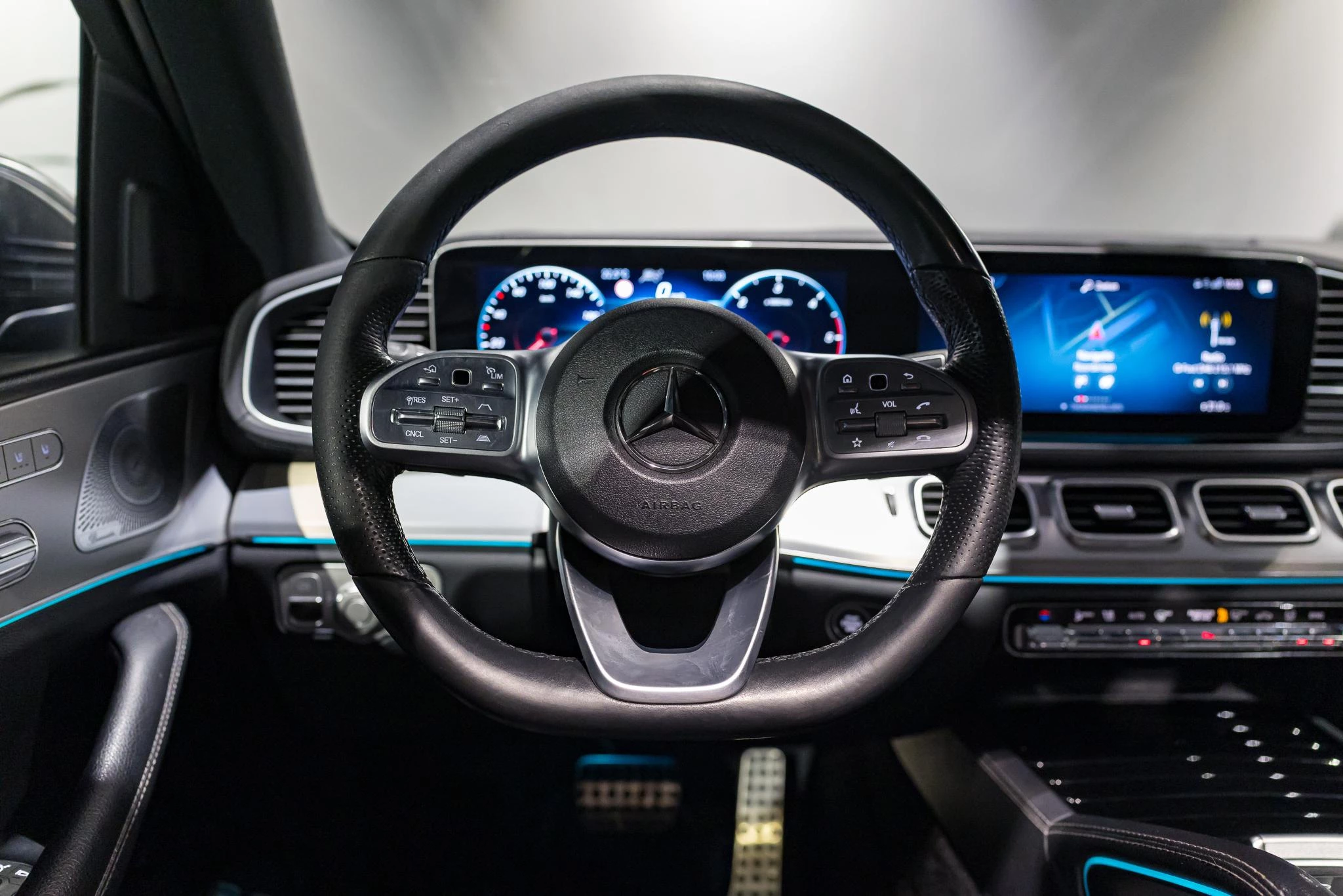 Mercedes-Benz-GLS-image-29