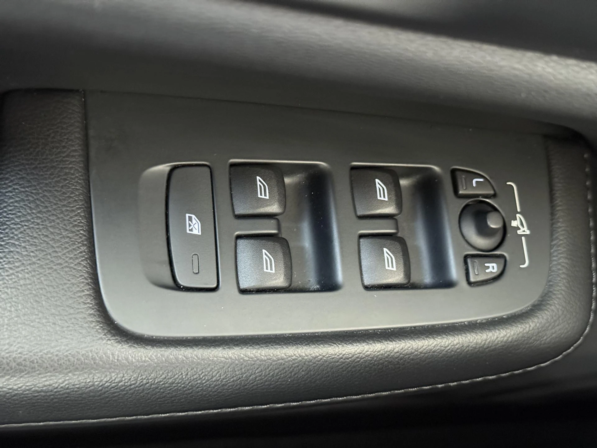 Volvo-V60-image-25
