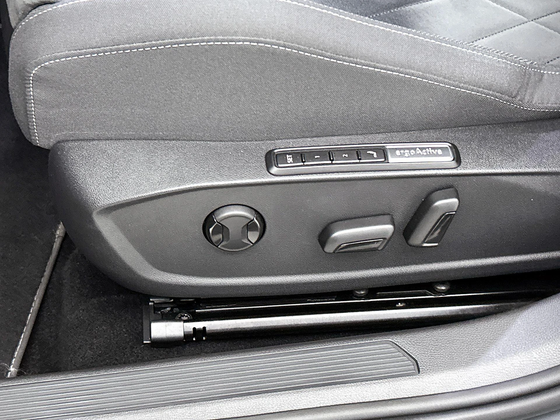 Volkswagen-Golf-image-15