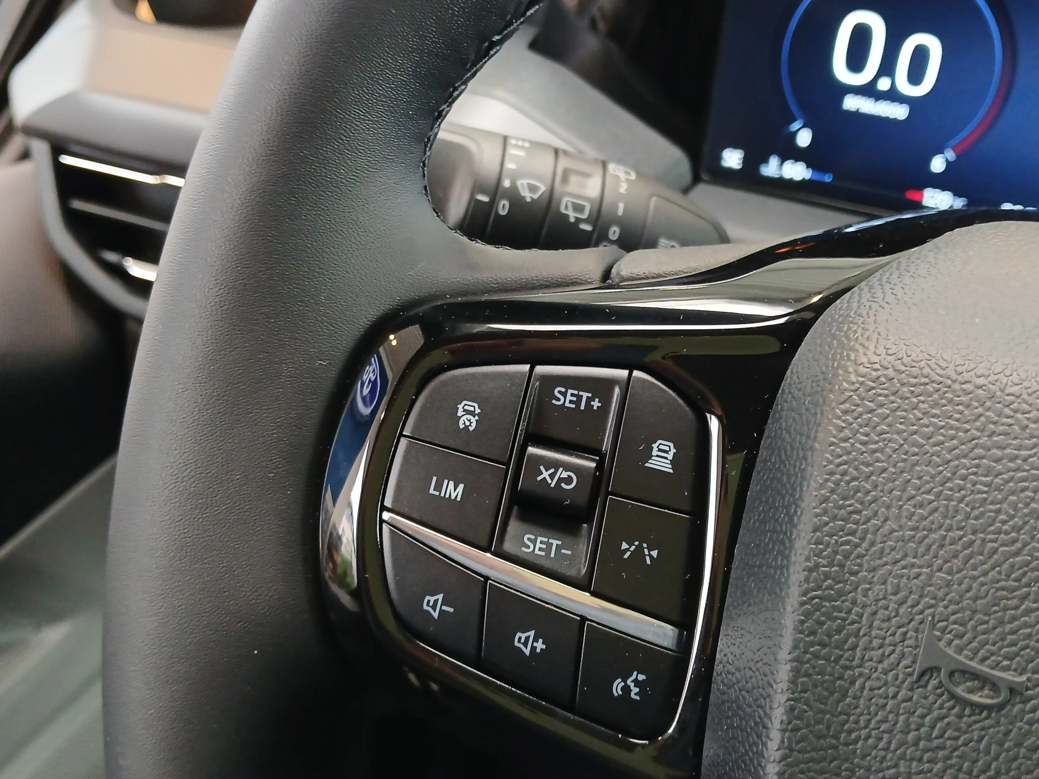 Ford Tourneo Custom Titanium 2.0 EcoBlue 125kW 320 L1 Auto FWD Van. 4-türig