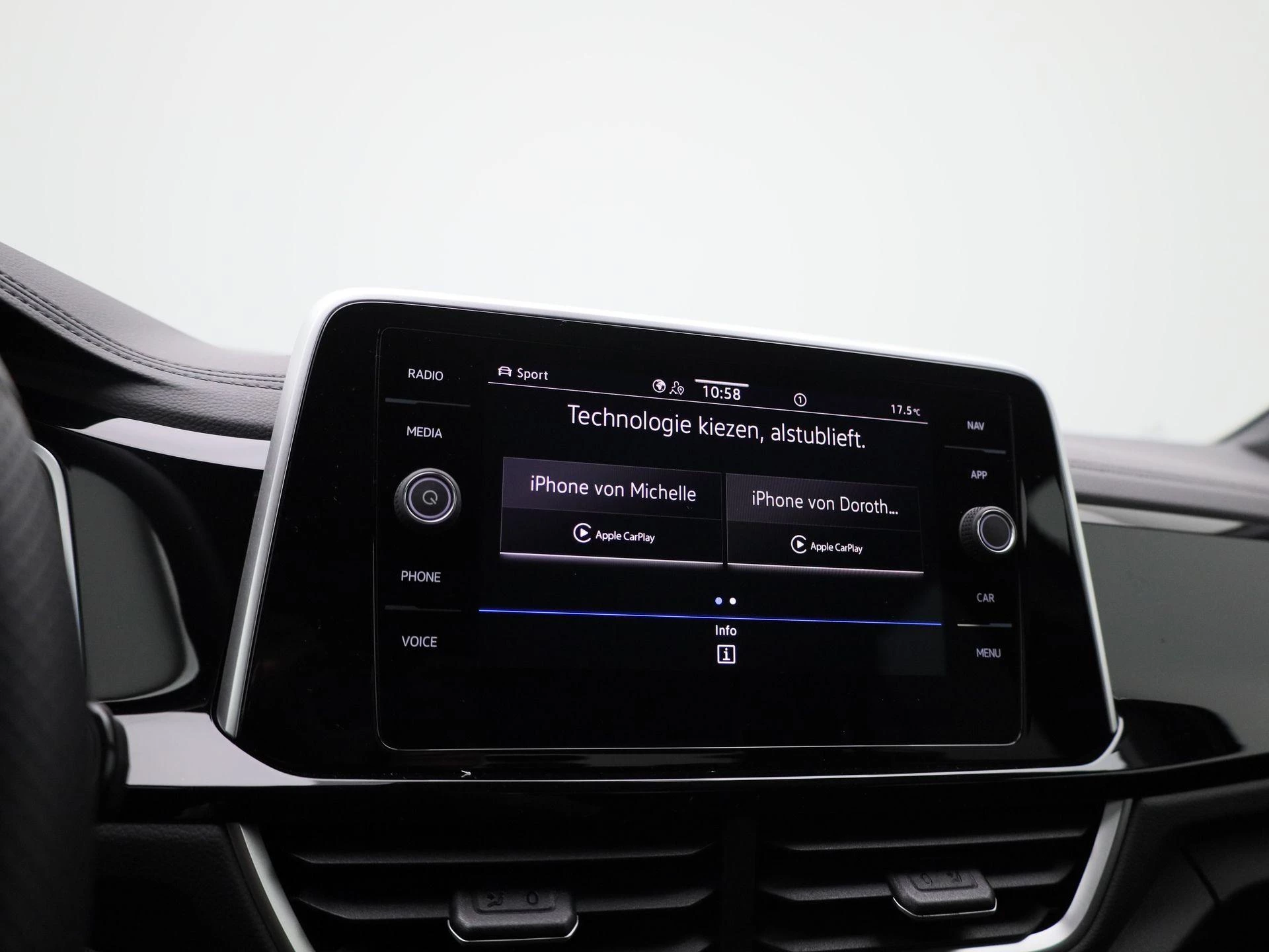 Volkswagen-T-Roc-image-24