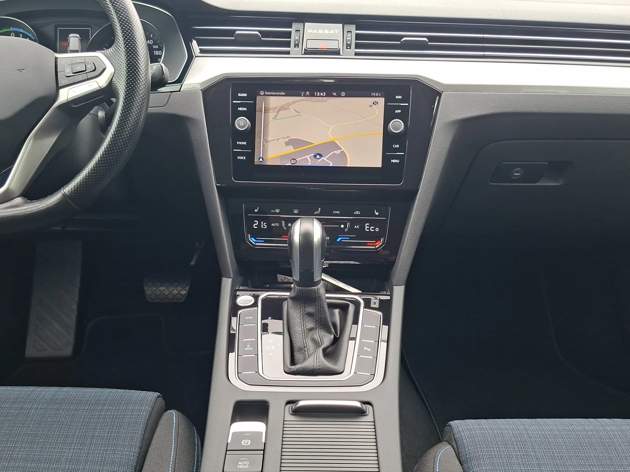 Volkswagen-Passat-image-13