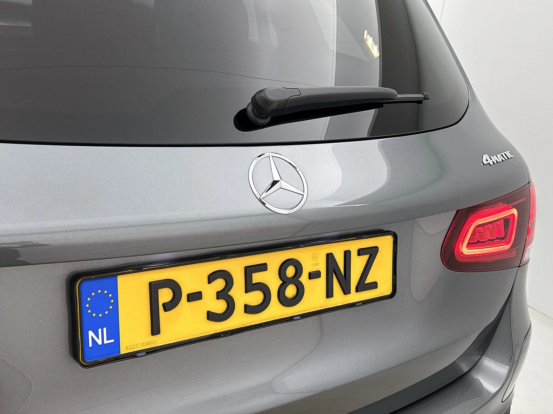 Mercedes-Benz-GLC-image-25