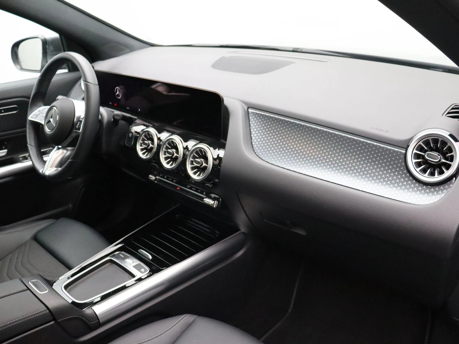Mercedes-Benz EQA 250+ Business Line + PANO DAK + CARPLAY + CAMERA +