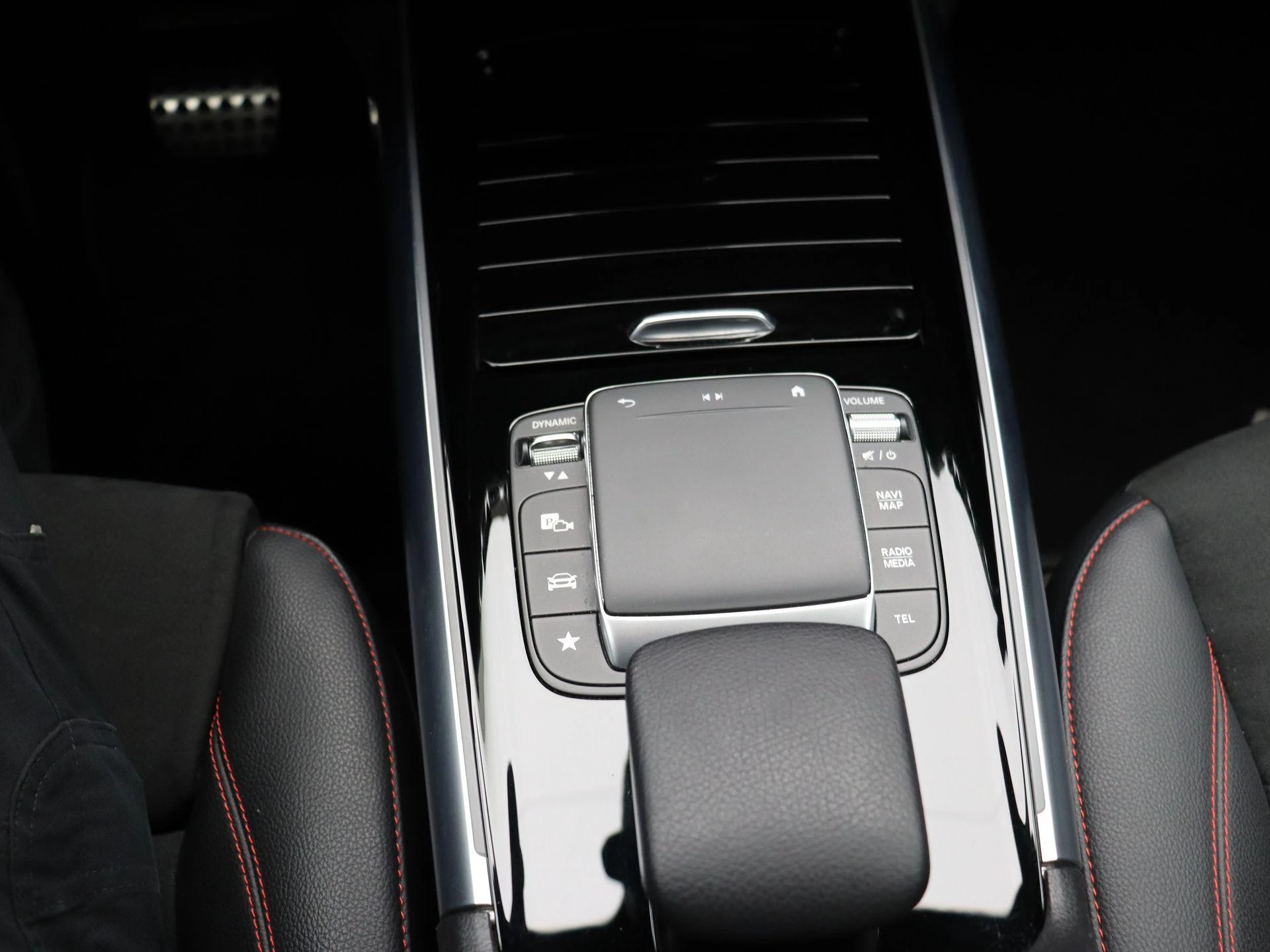 Mercedes-Benz EQA 250 AMG Line + TREKHAAK + KEY LESS + CAMERA +