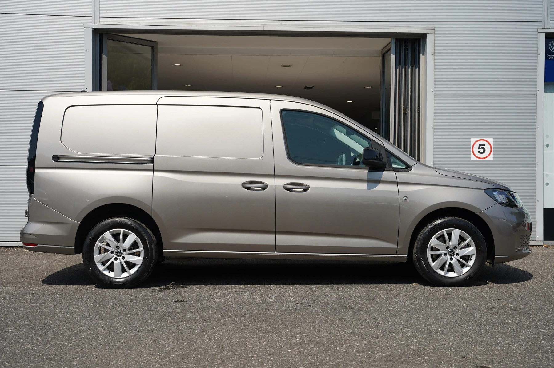 Volkswagen-Caddy-image-3