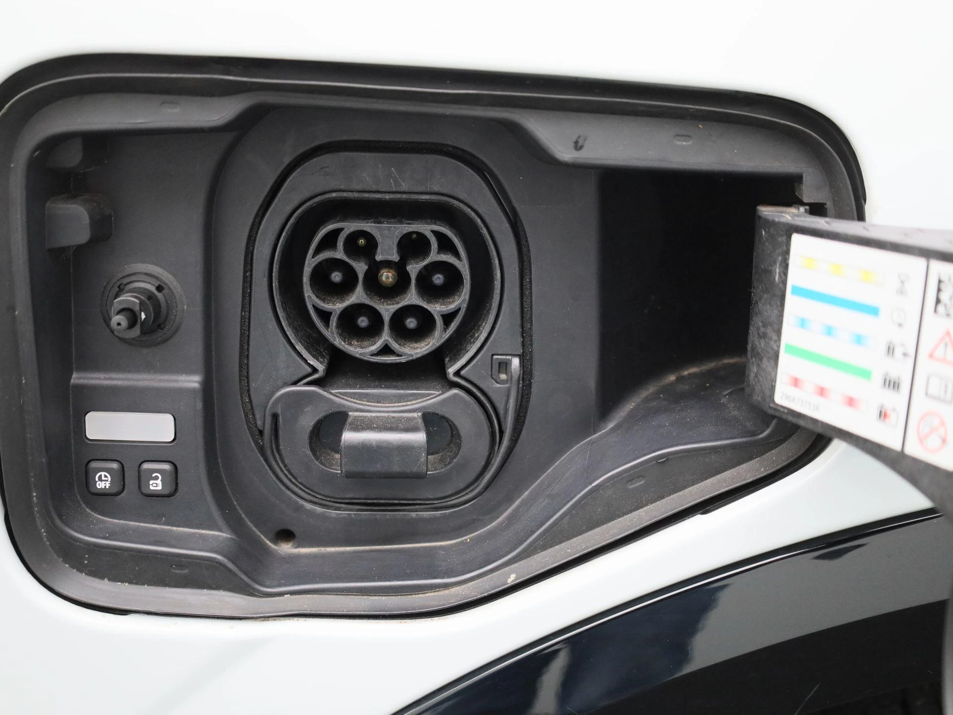 Renault-Megane E-Tech-image-32