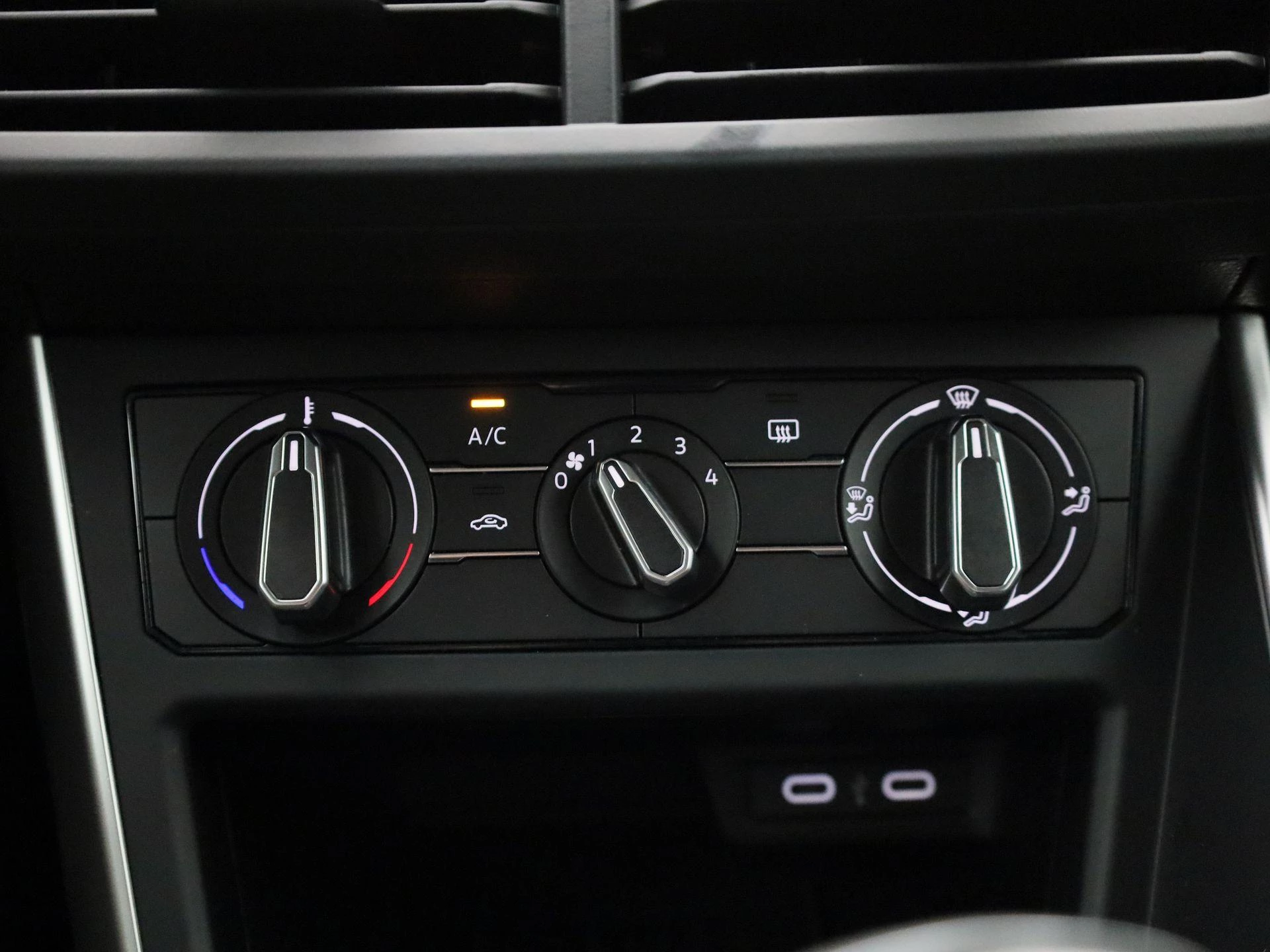 Volkswagen-Polo-image-17