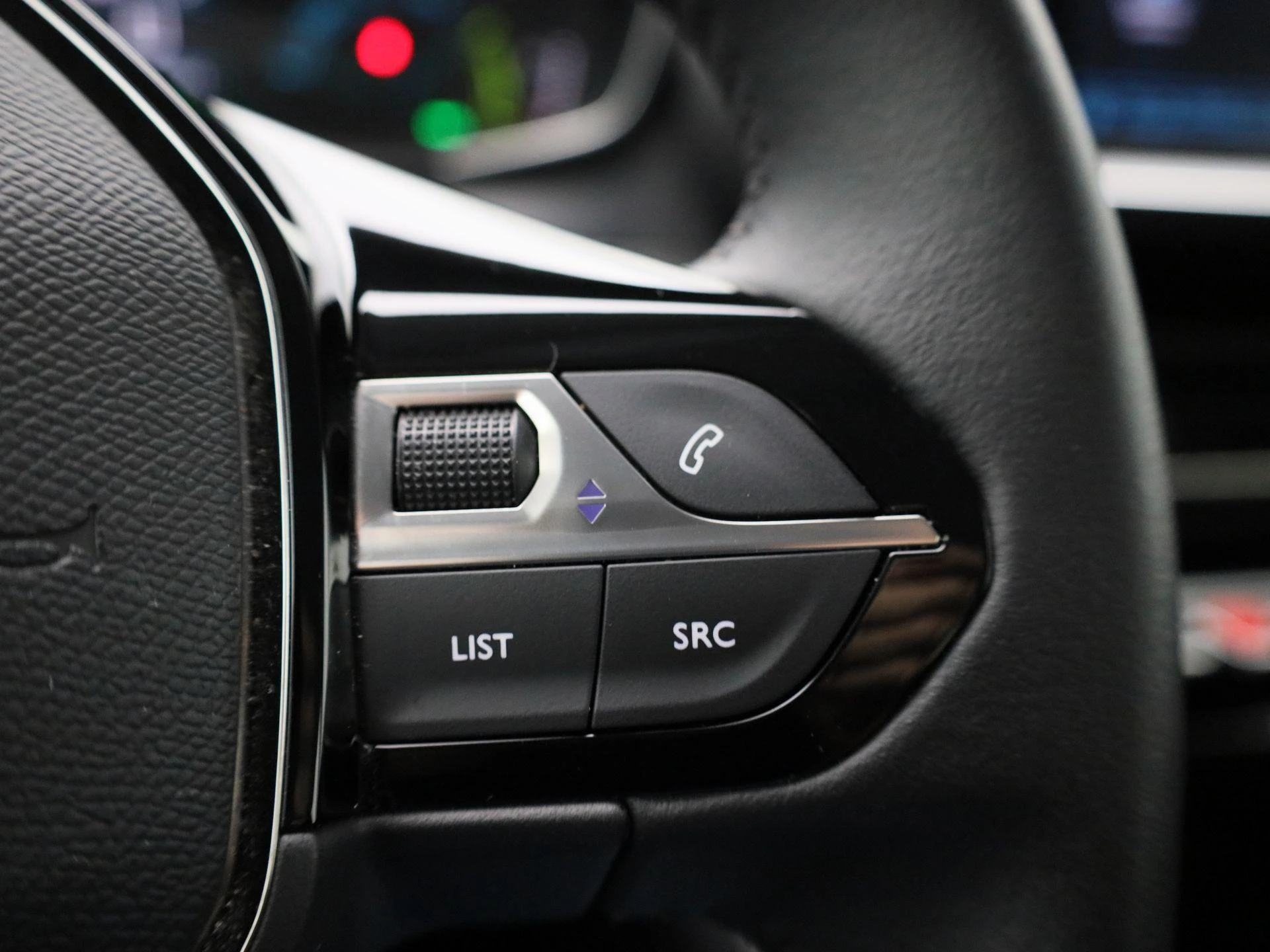Peugeot-e-208-image-19