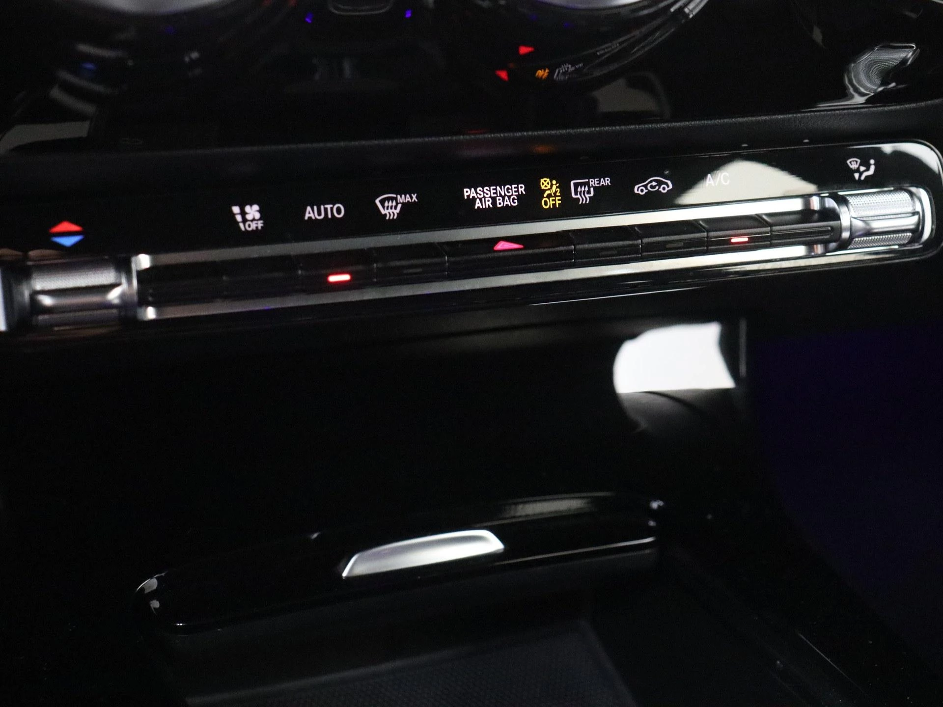 Mercedes-Benz-CLA-image-22