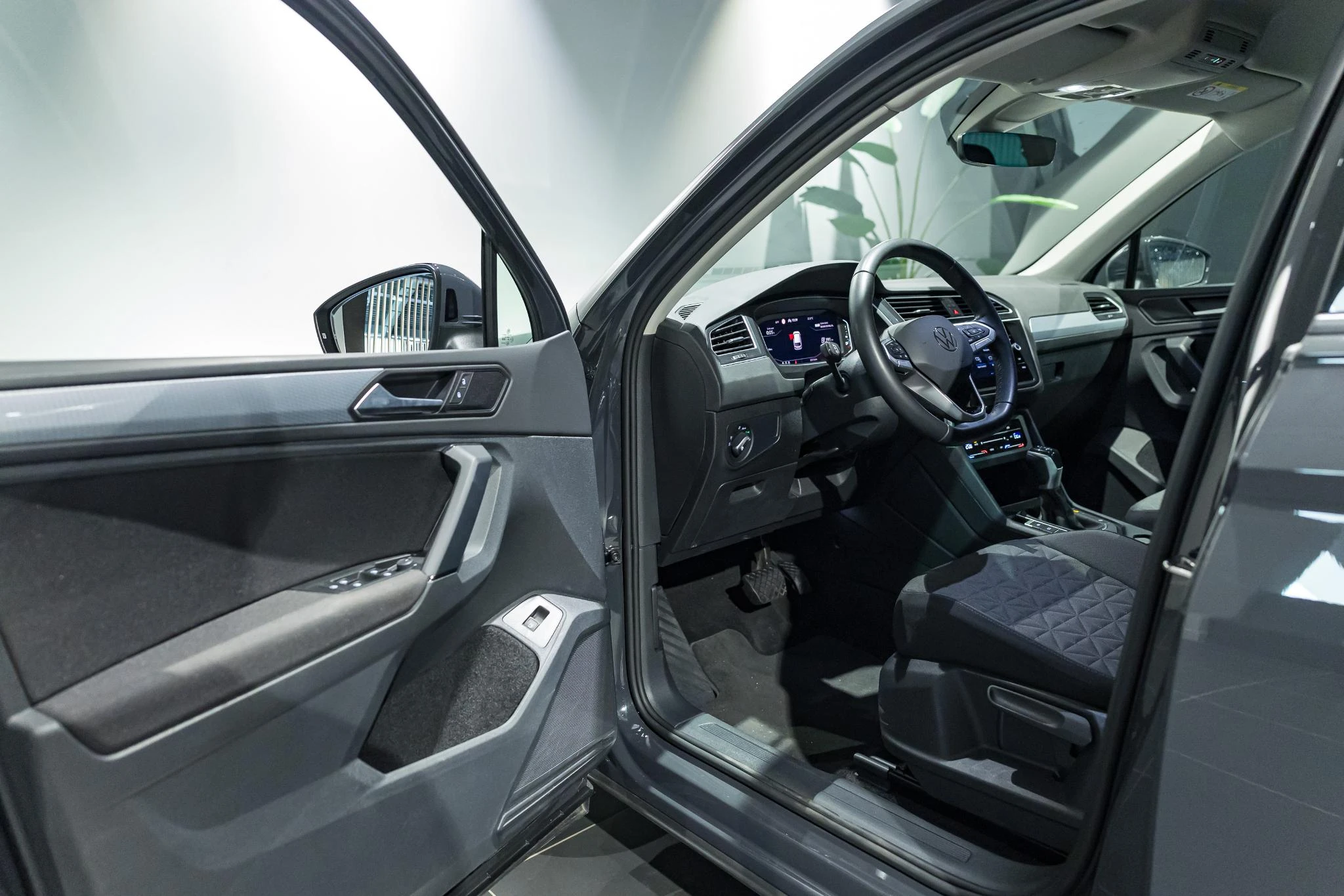 Volkswagen-Tiguan-image-23