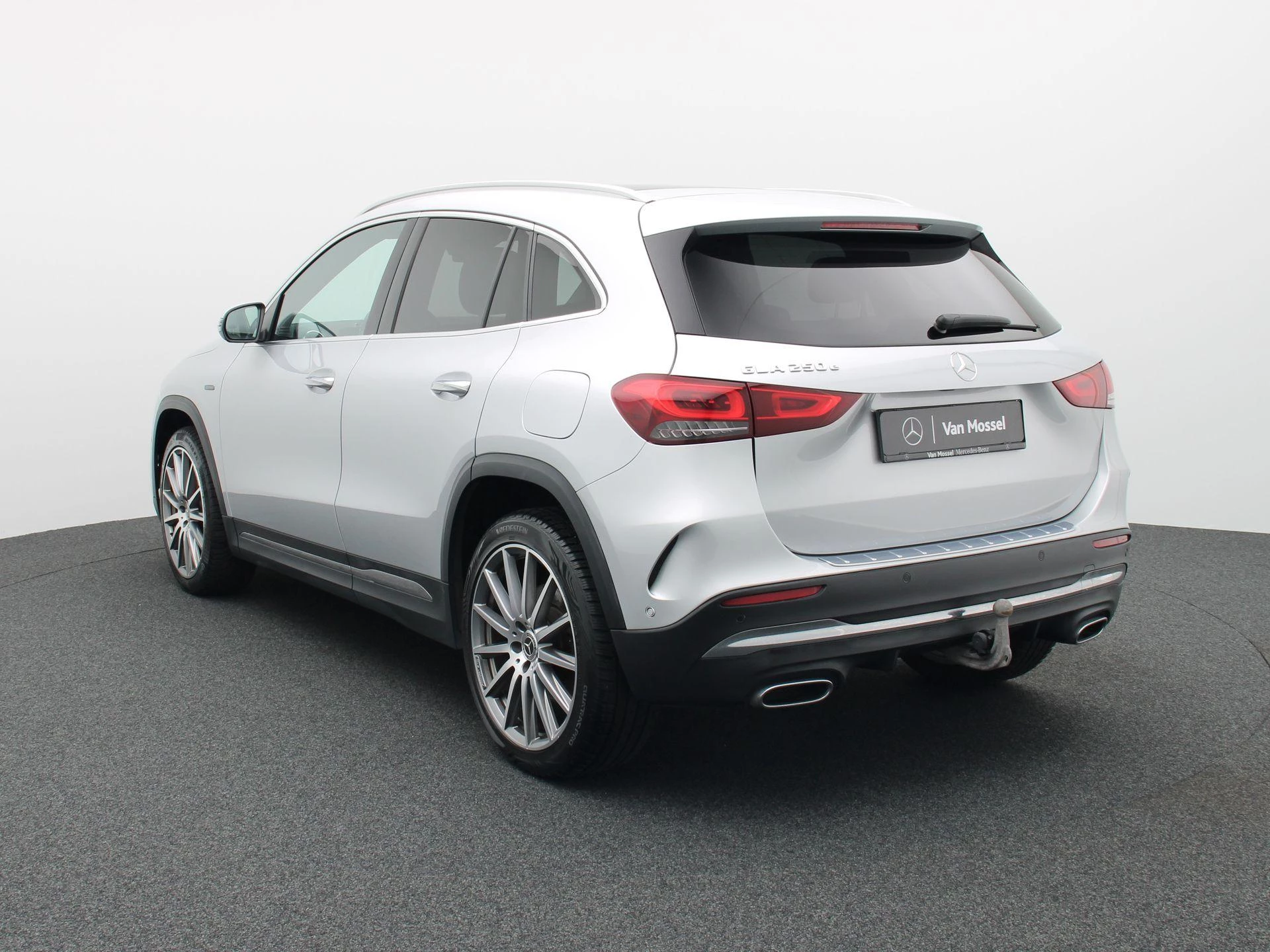 Mercedes-Benz GLA 250e Amg Line + MULTIBEAM + PANO DAK + CARPLAY + TREKHAAK +