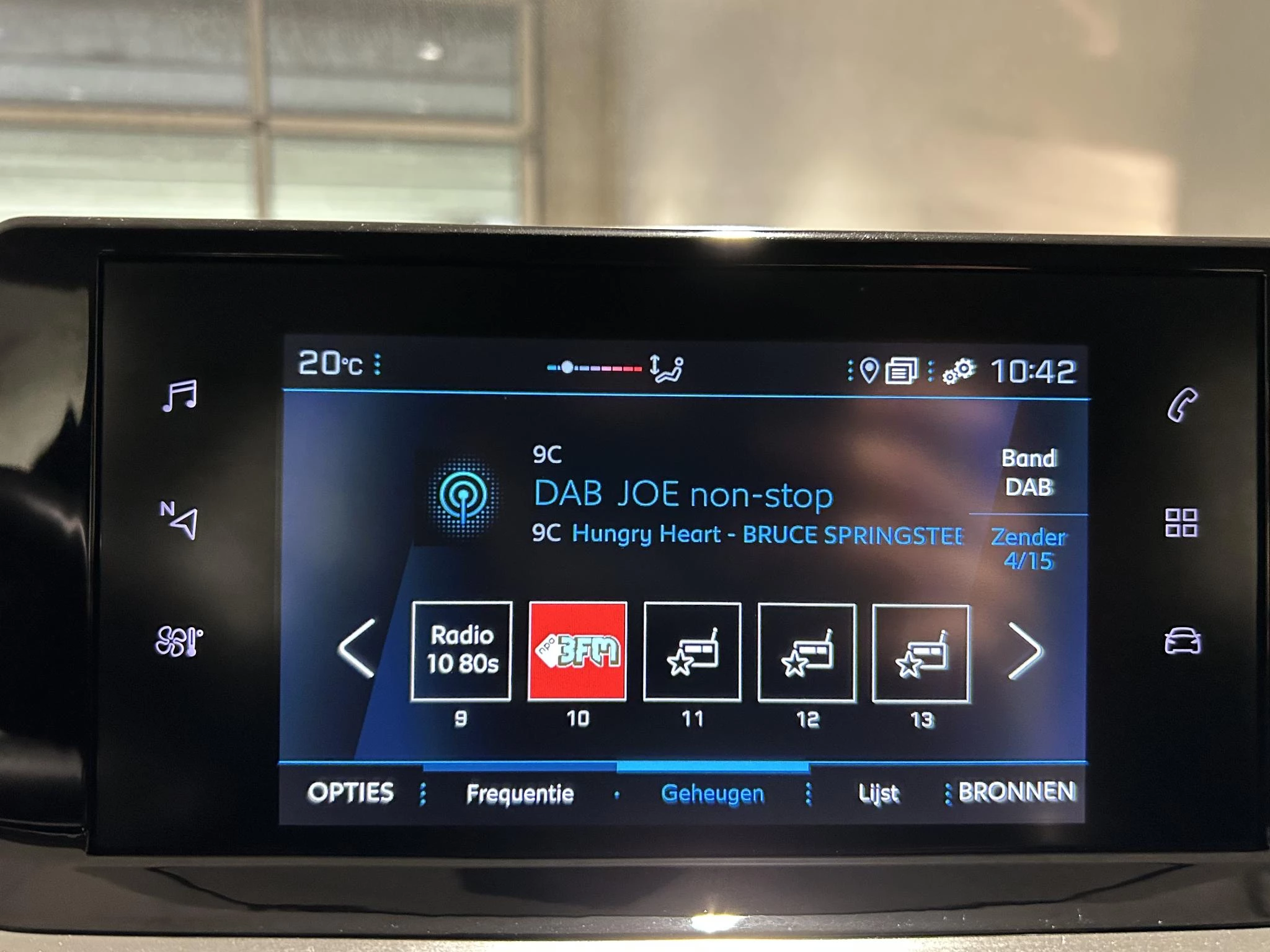 Peugeot-208-image-11