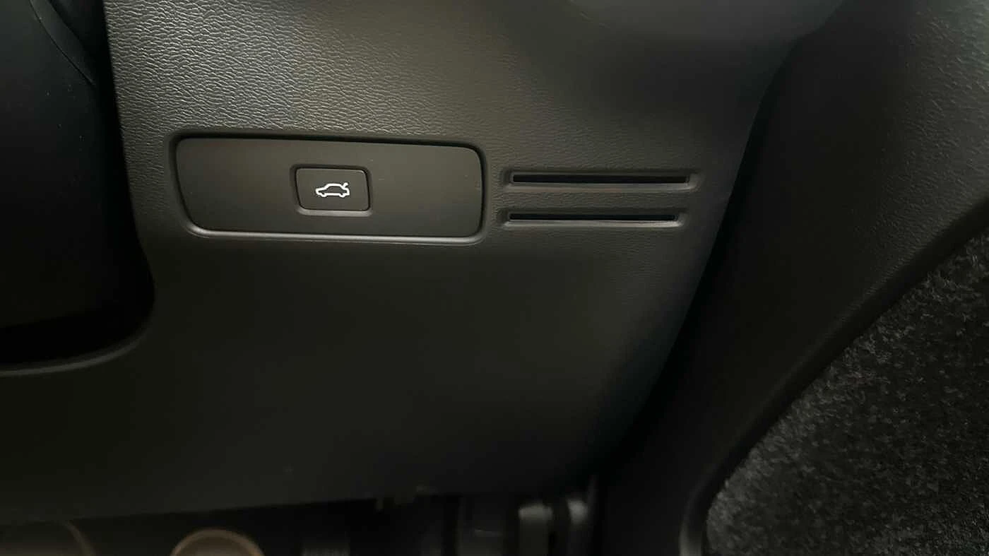 Volvo-EX40-image-31